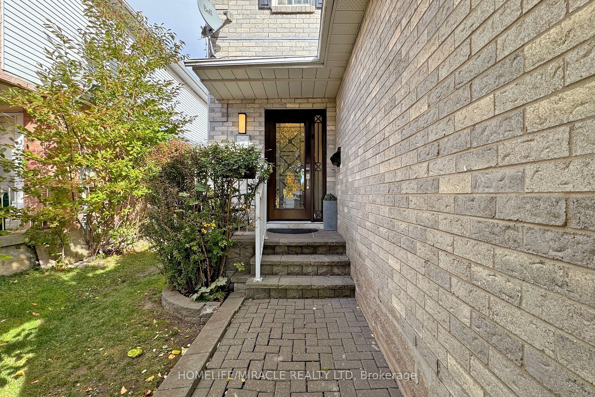 310 Bristol Cres E