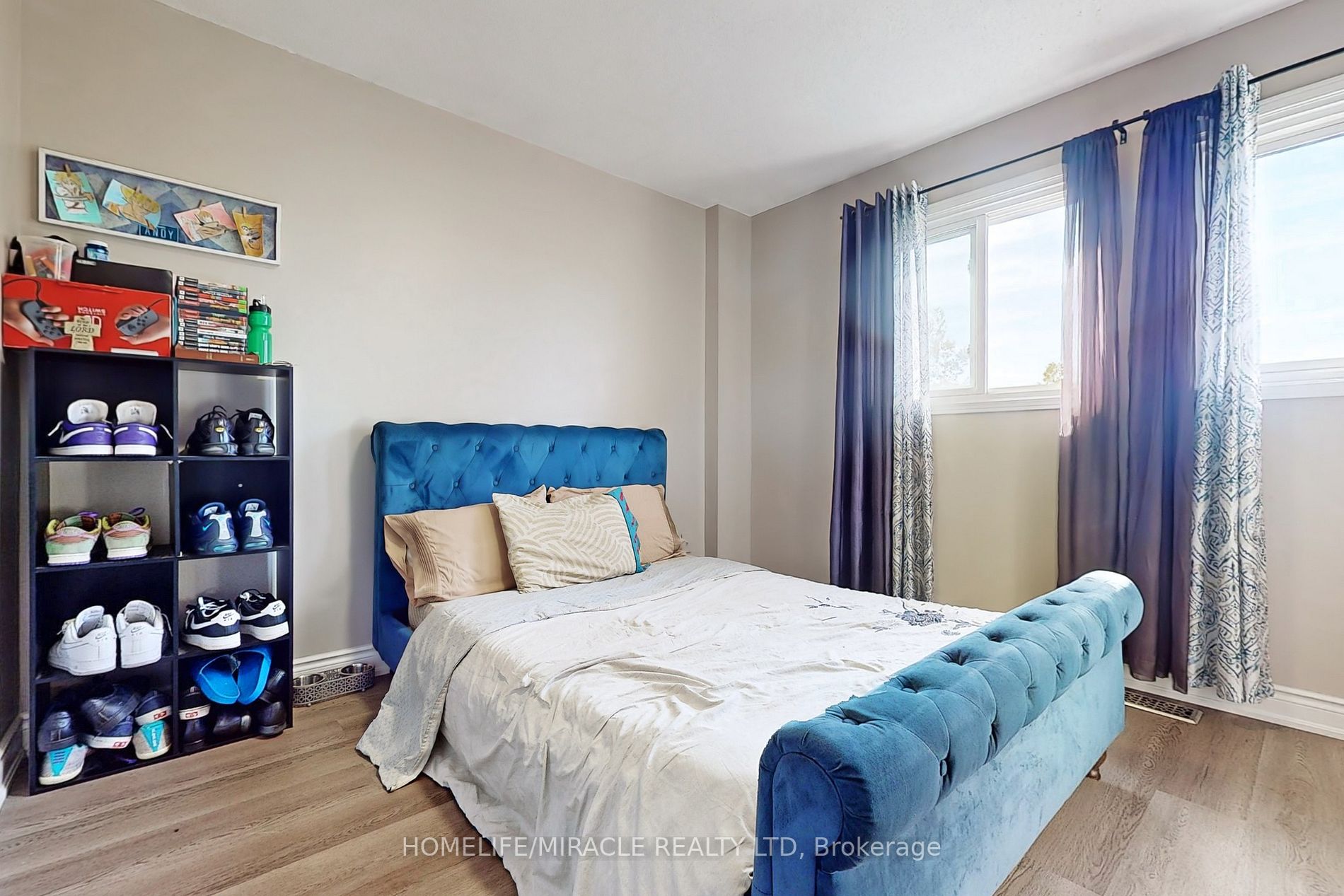 310 Bristol Cres E