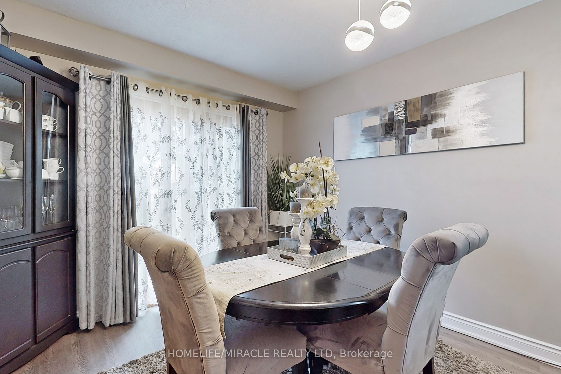 310 Bristol Cres E