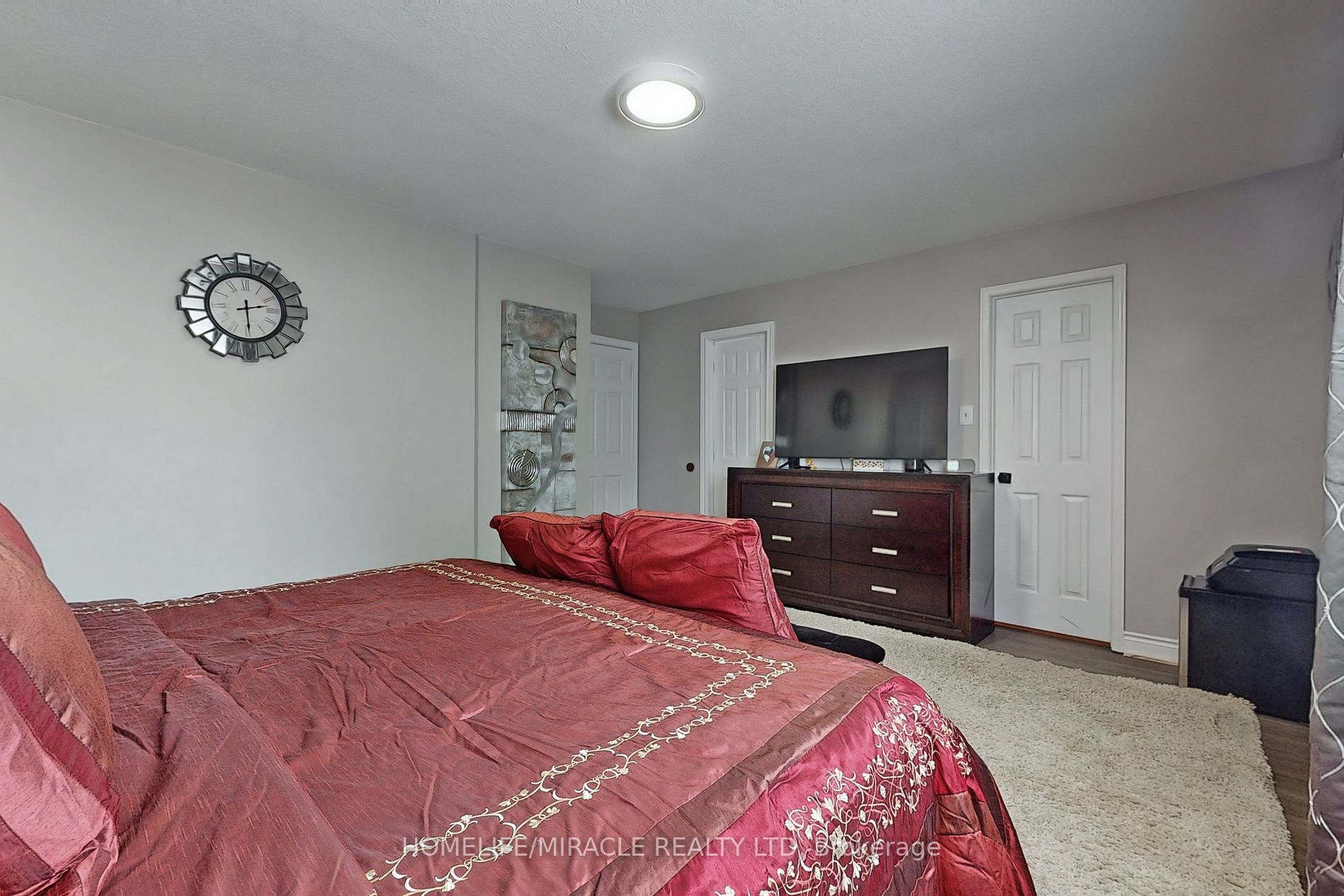 310 Bristol Cres E