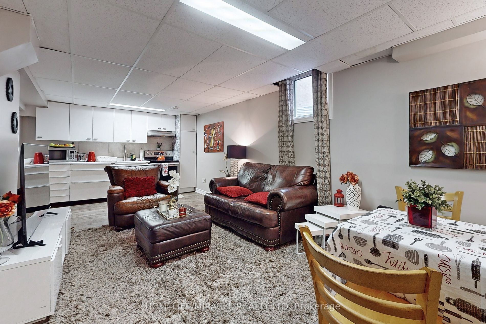310 Bristol Cres E