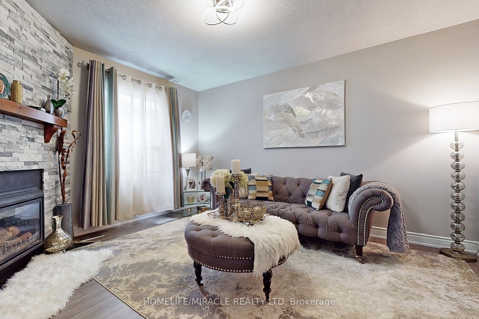 310 Bristol Cres E