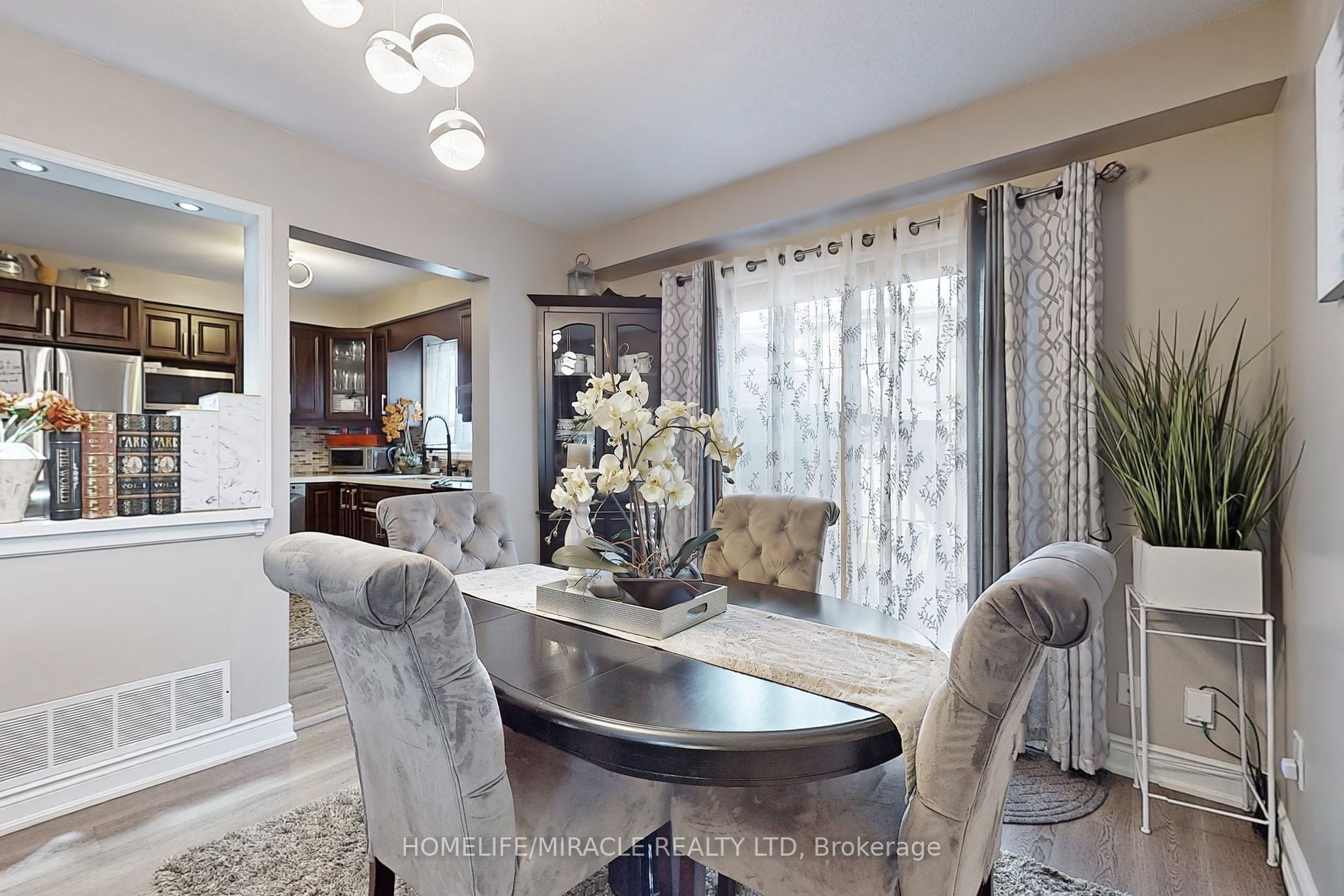 310 Bristol Cres E