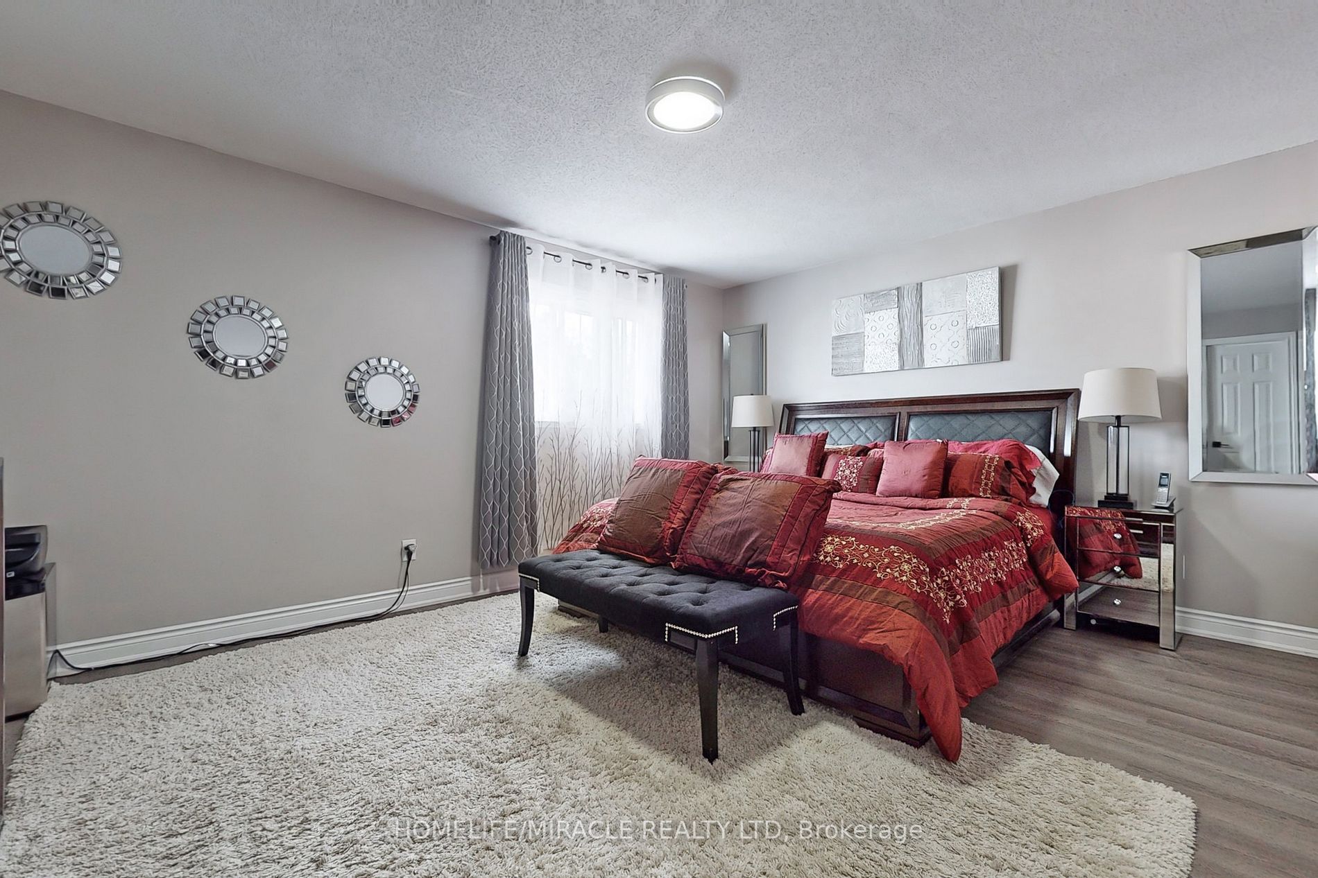 310 Bristol Cres E