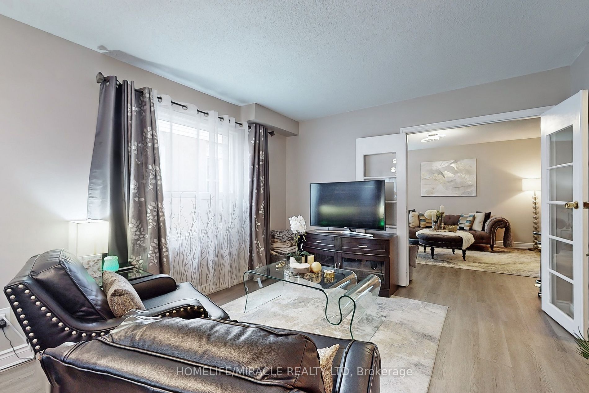 310 Bristol Cres E