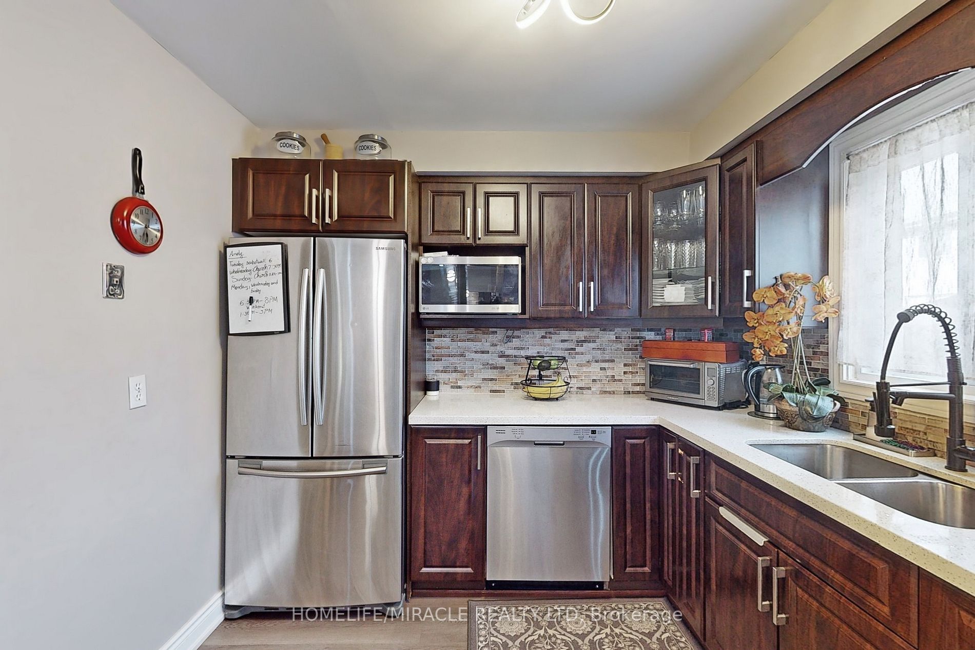 310 Bristol Cres E