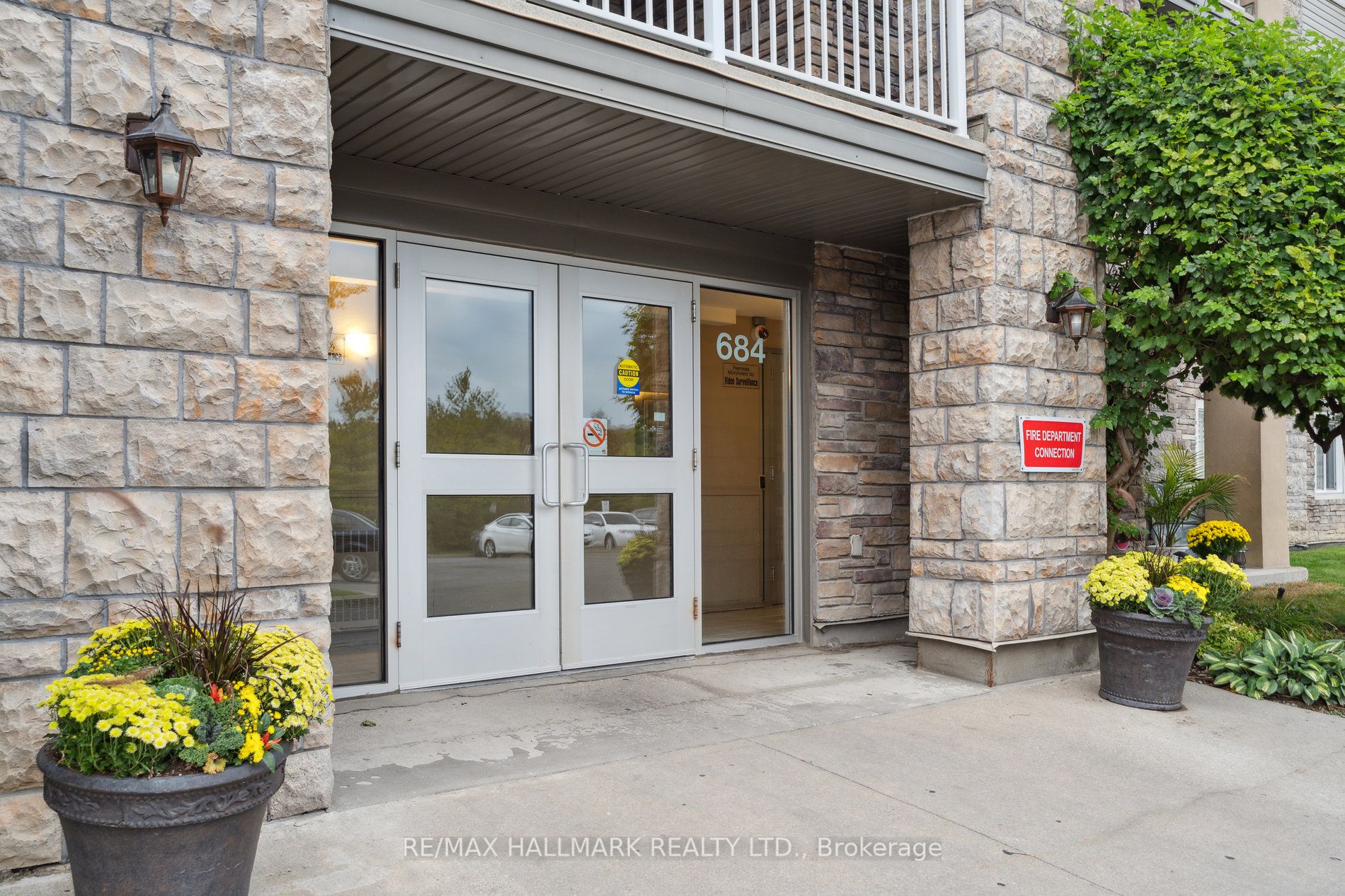 684 Warden Ave, #407