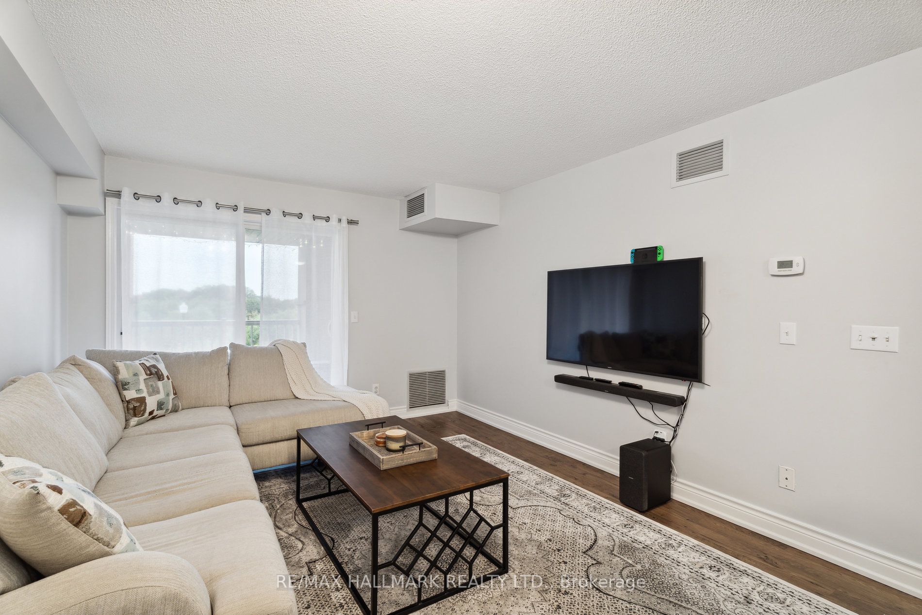 684 Warden Ave, #407