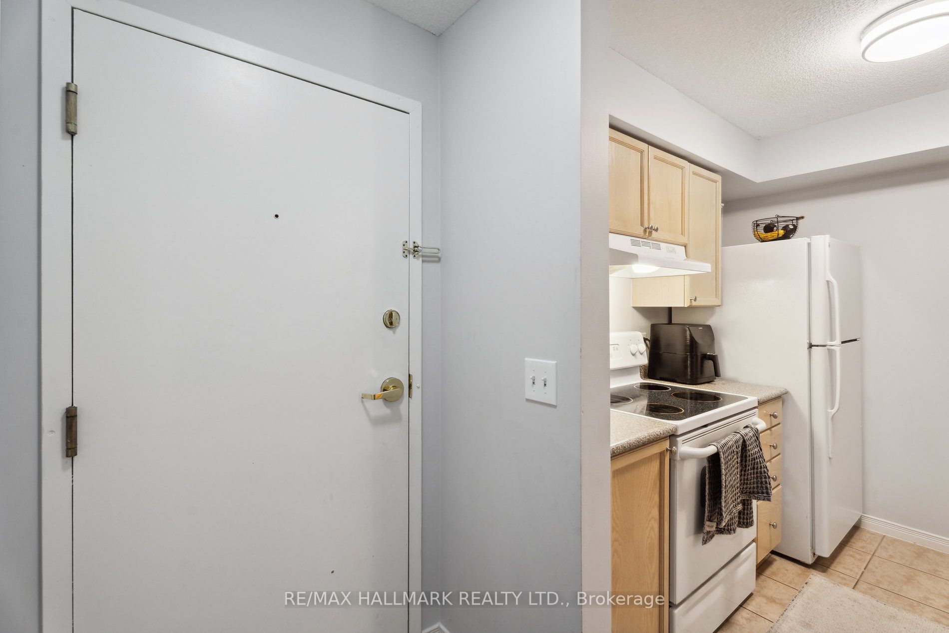 684 Warden Ave, #407