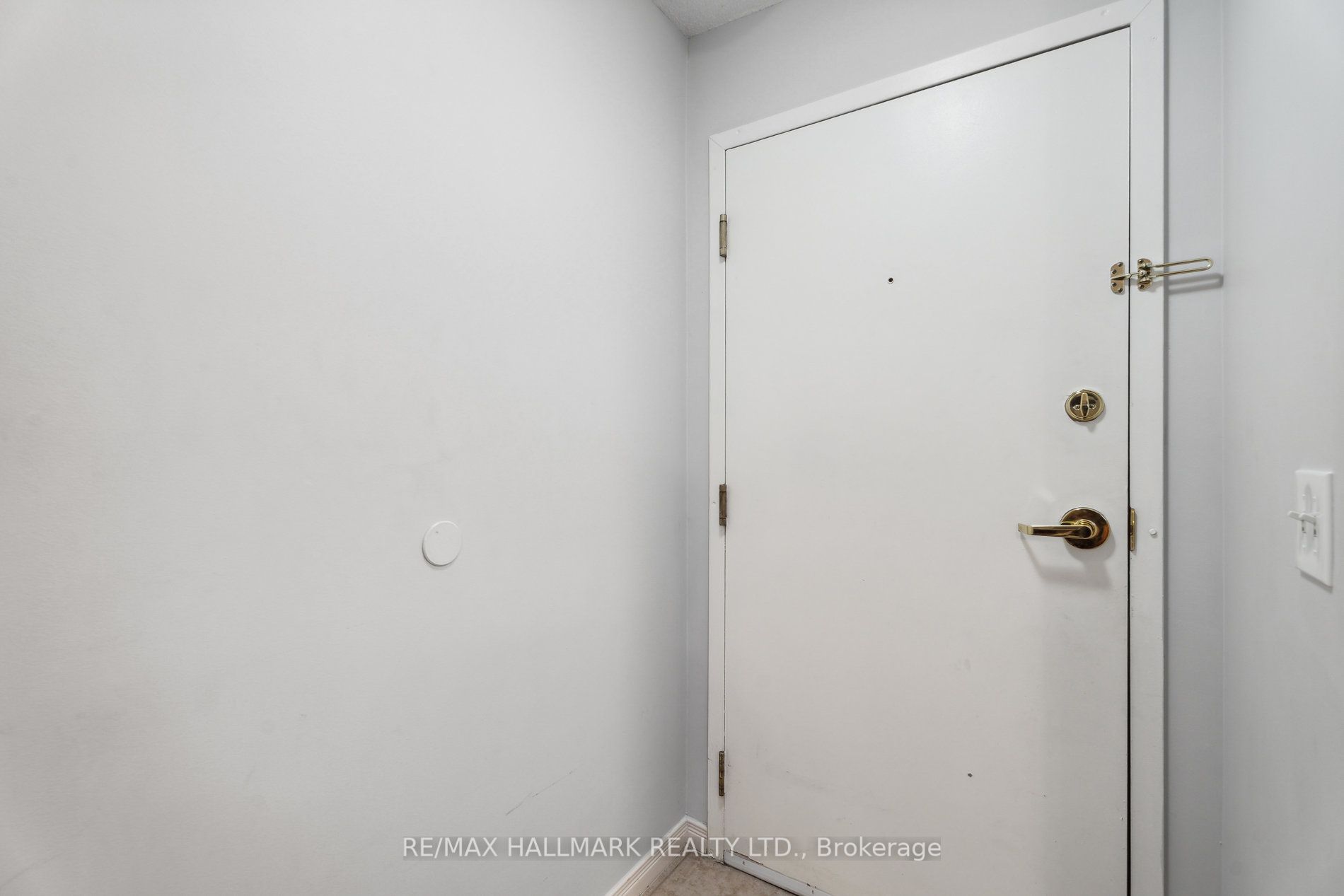 684 Warden Ave, #407