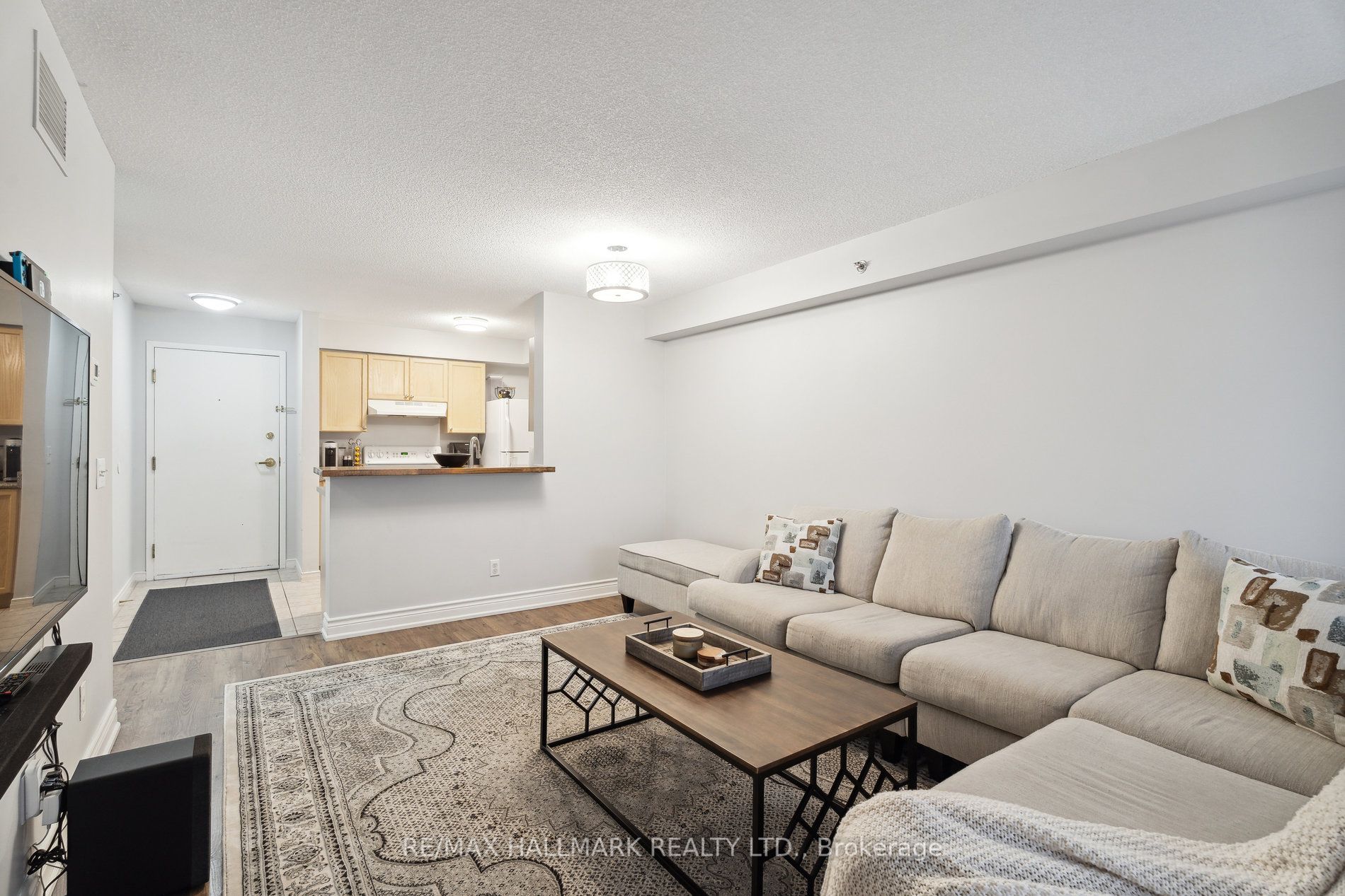 684 Warden Ave, #407