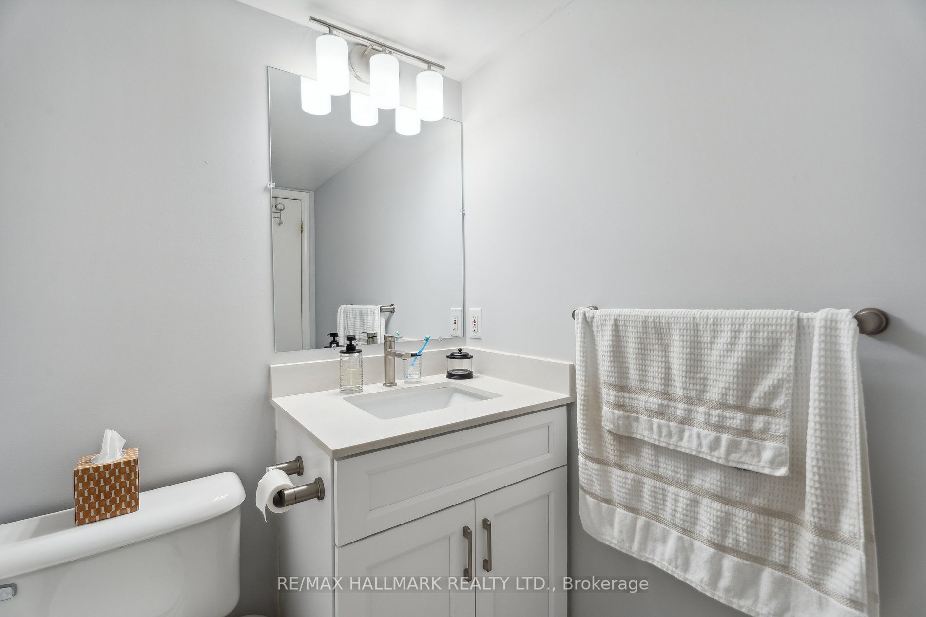 684 Warden Ave, #407