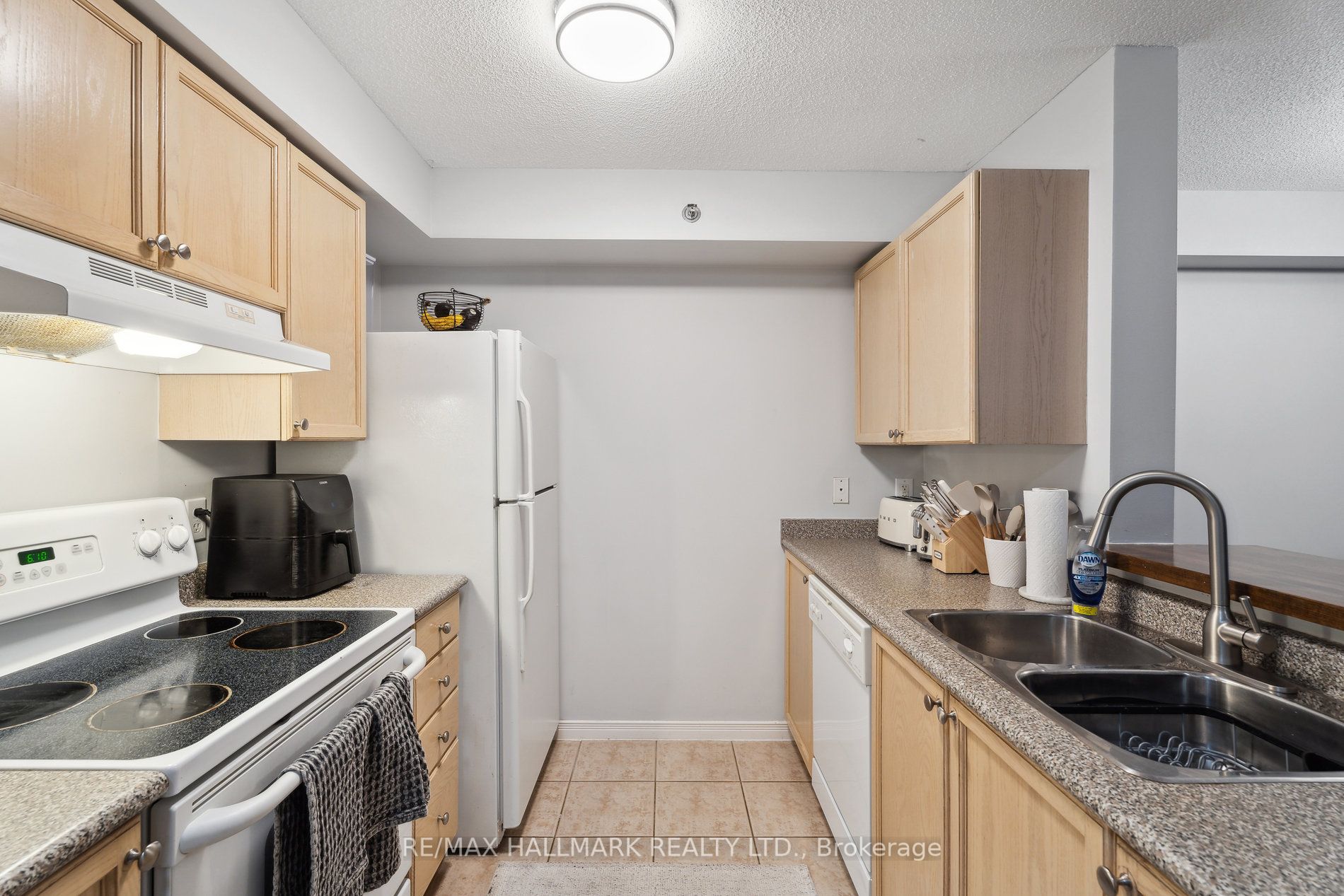 684 Warden Ave, #407