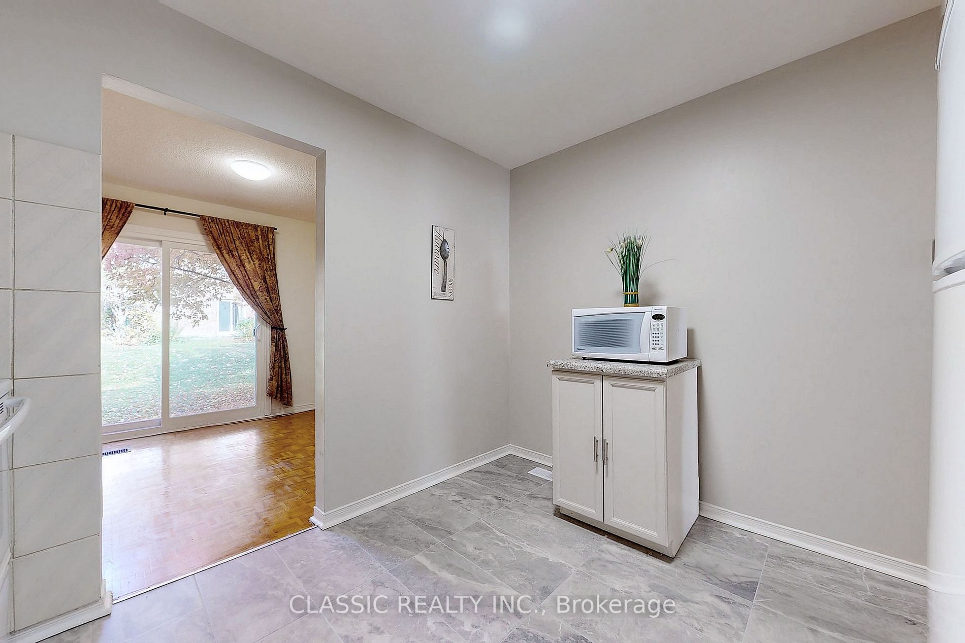 24 Cardwell Avenue, #24