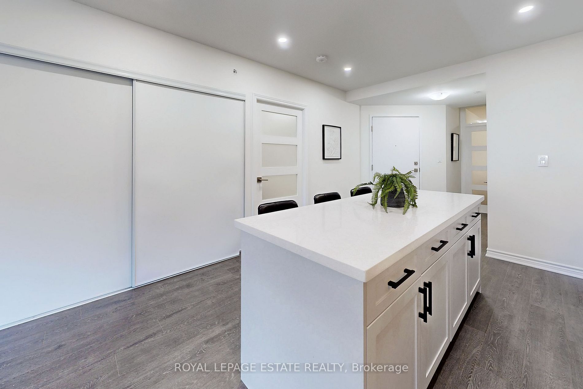 1 Falaise Rd, #109