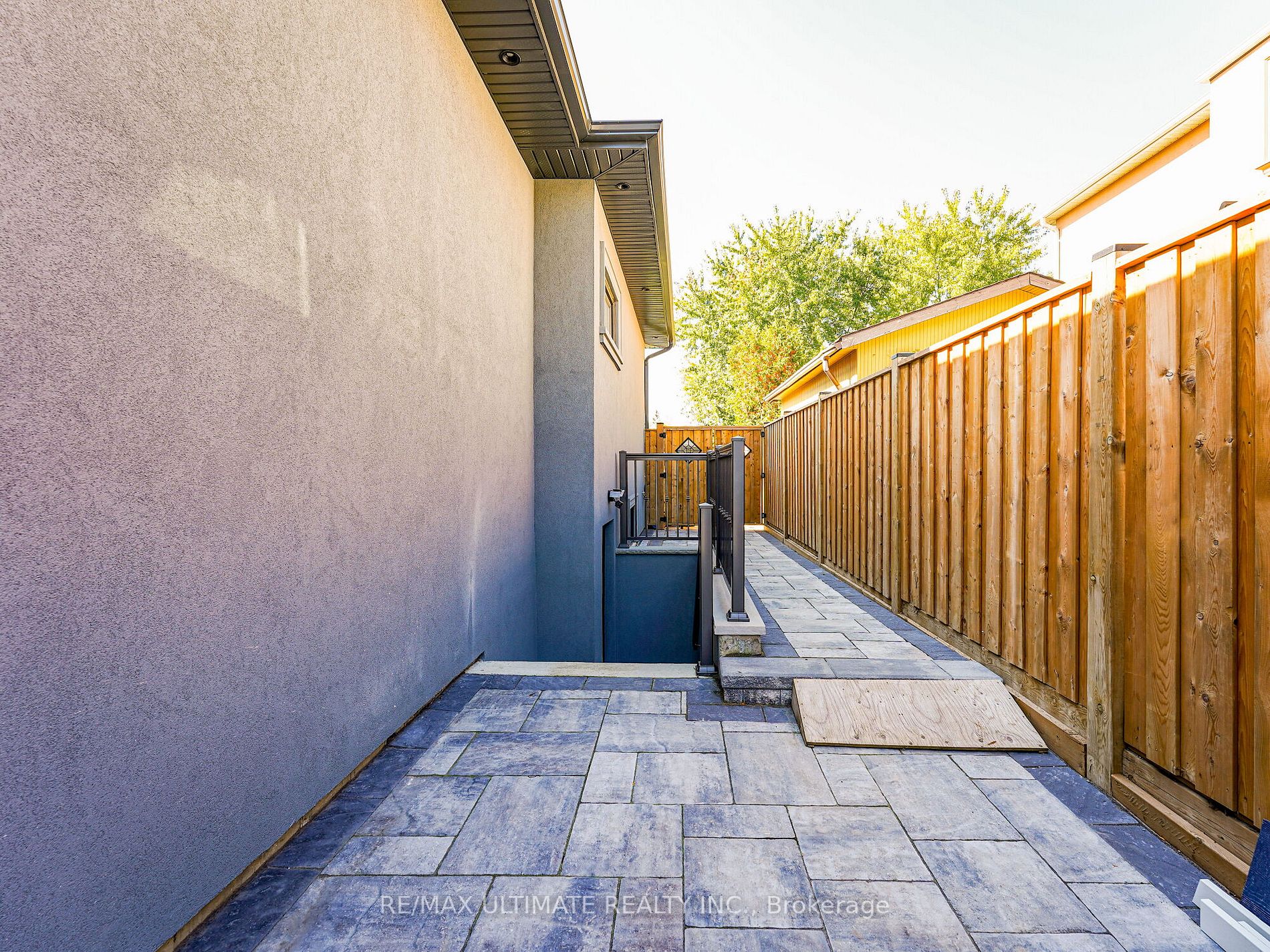 22 Cavehill Cres
