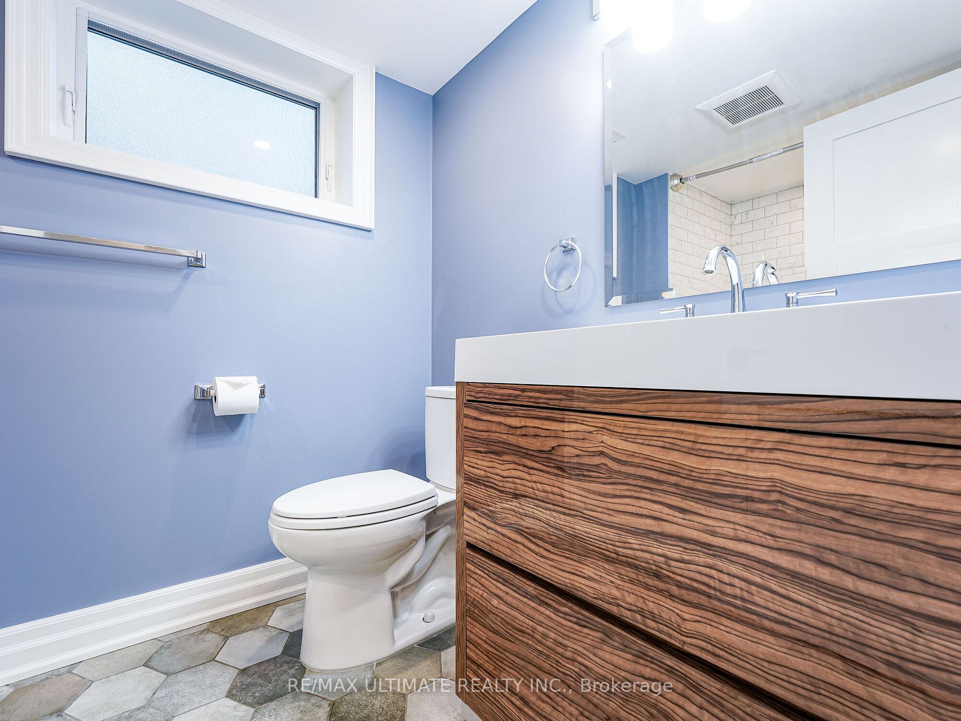 22 Cavehill Cres