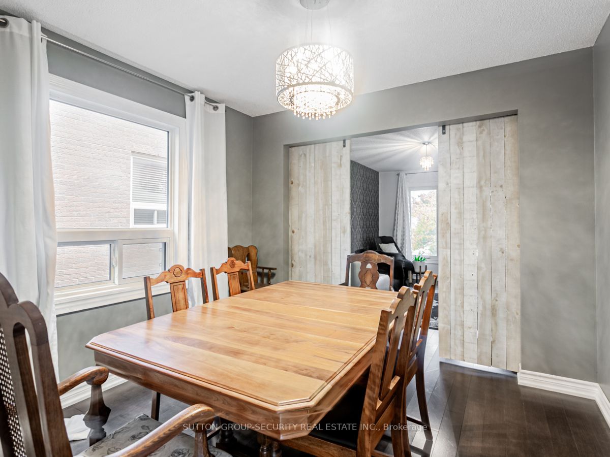 8 Pinestone Crt