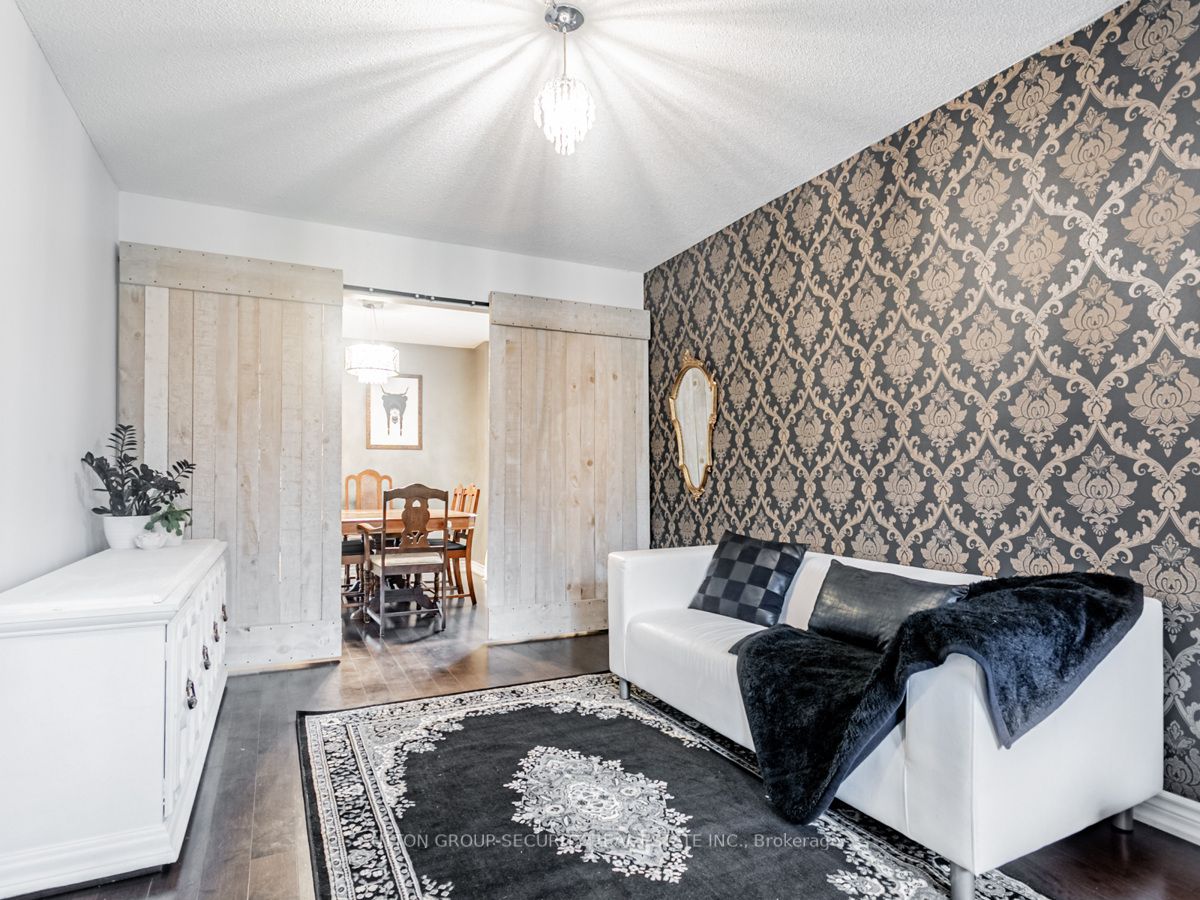 8 Pinestone Crt