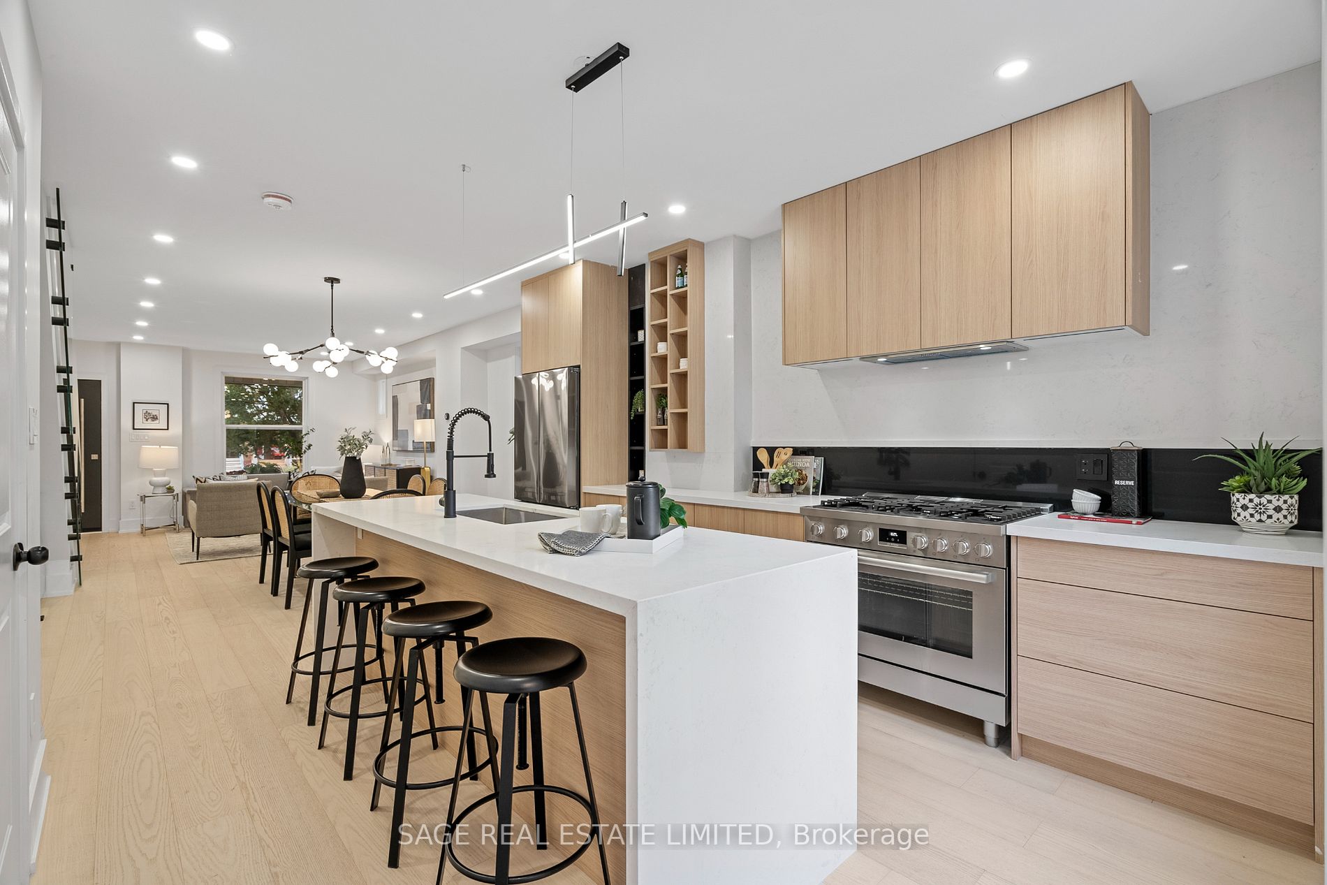 483 Milverton Blvd