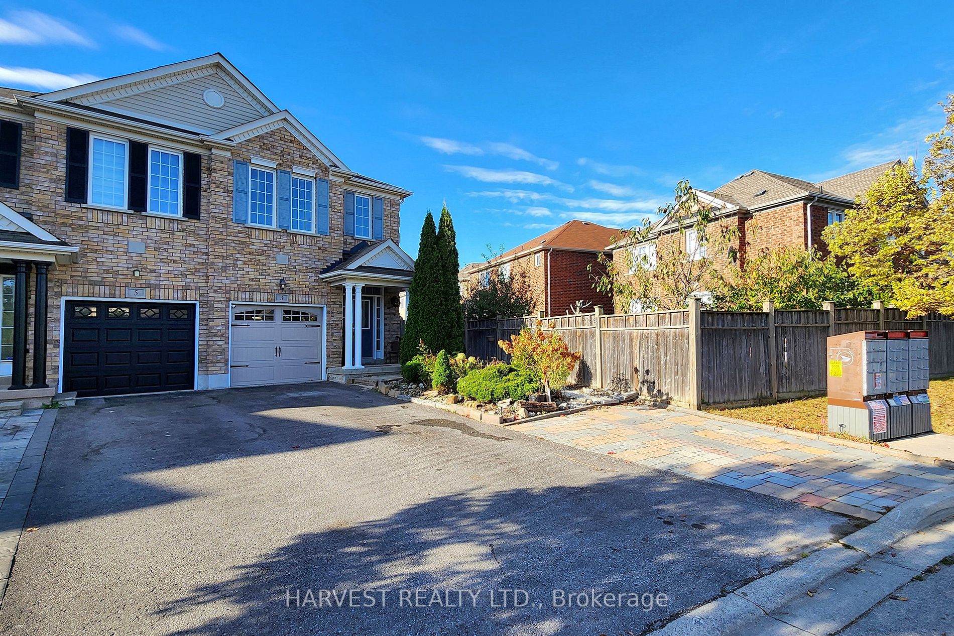 3 Tozer Cres