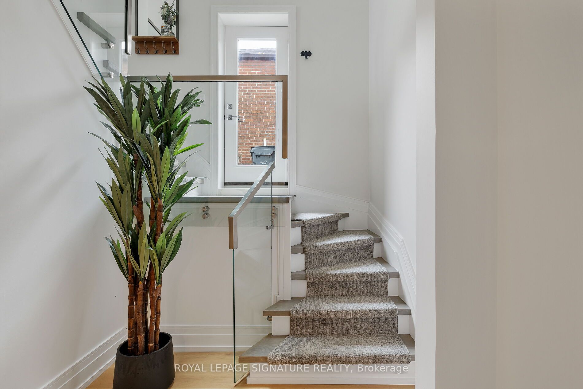 65 Derwyn Rd