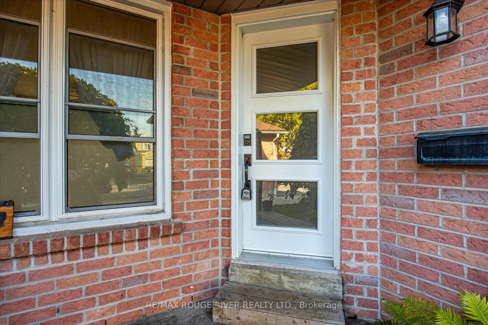 5 Hillhurst Cres