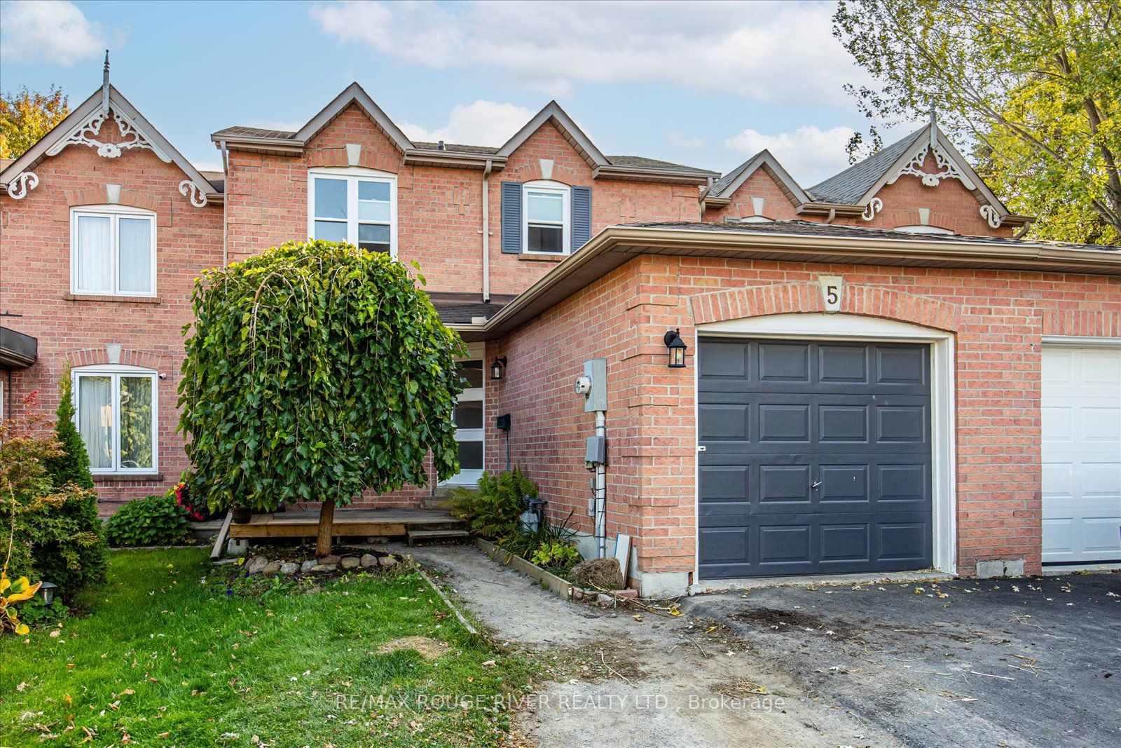 5 Hillhurst Cres