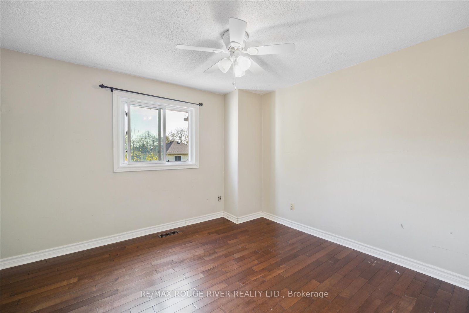 5 Hillhurst Cres