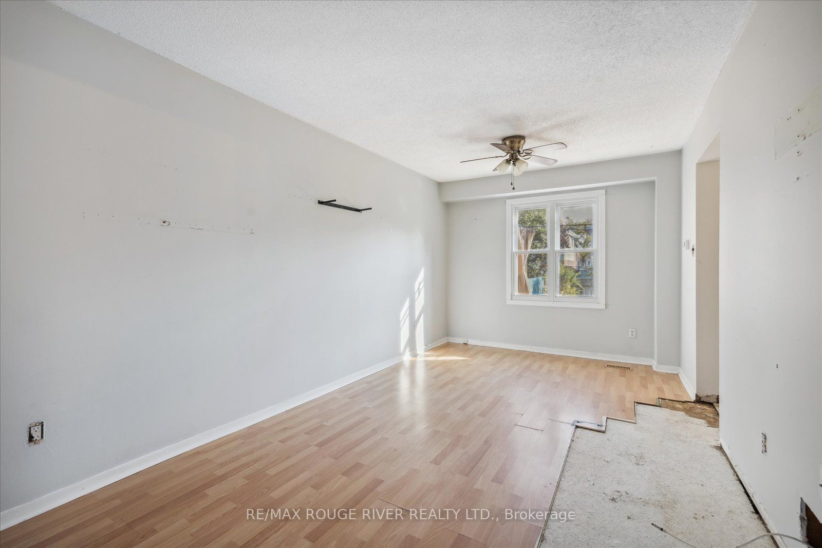 5 Hillhurst Cres