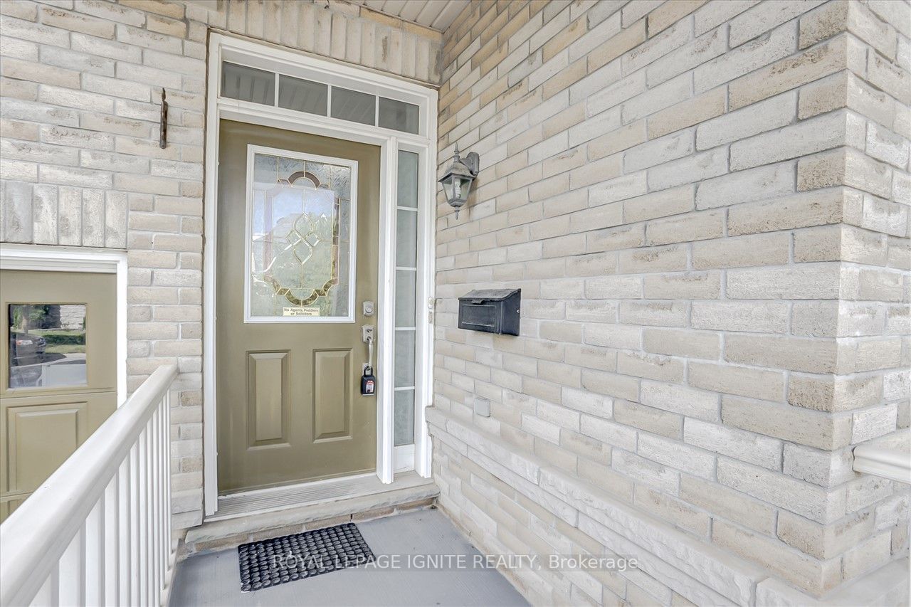 11 Barnfield Cres