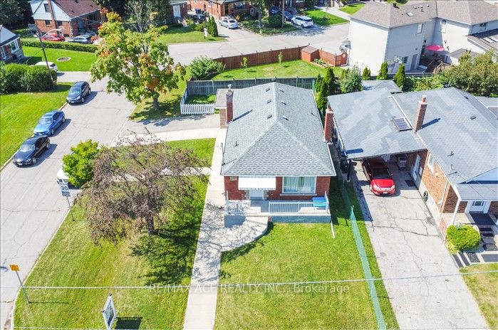 1366 Warden Avenue