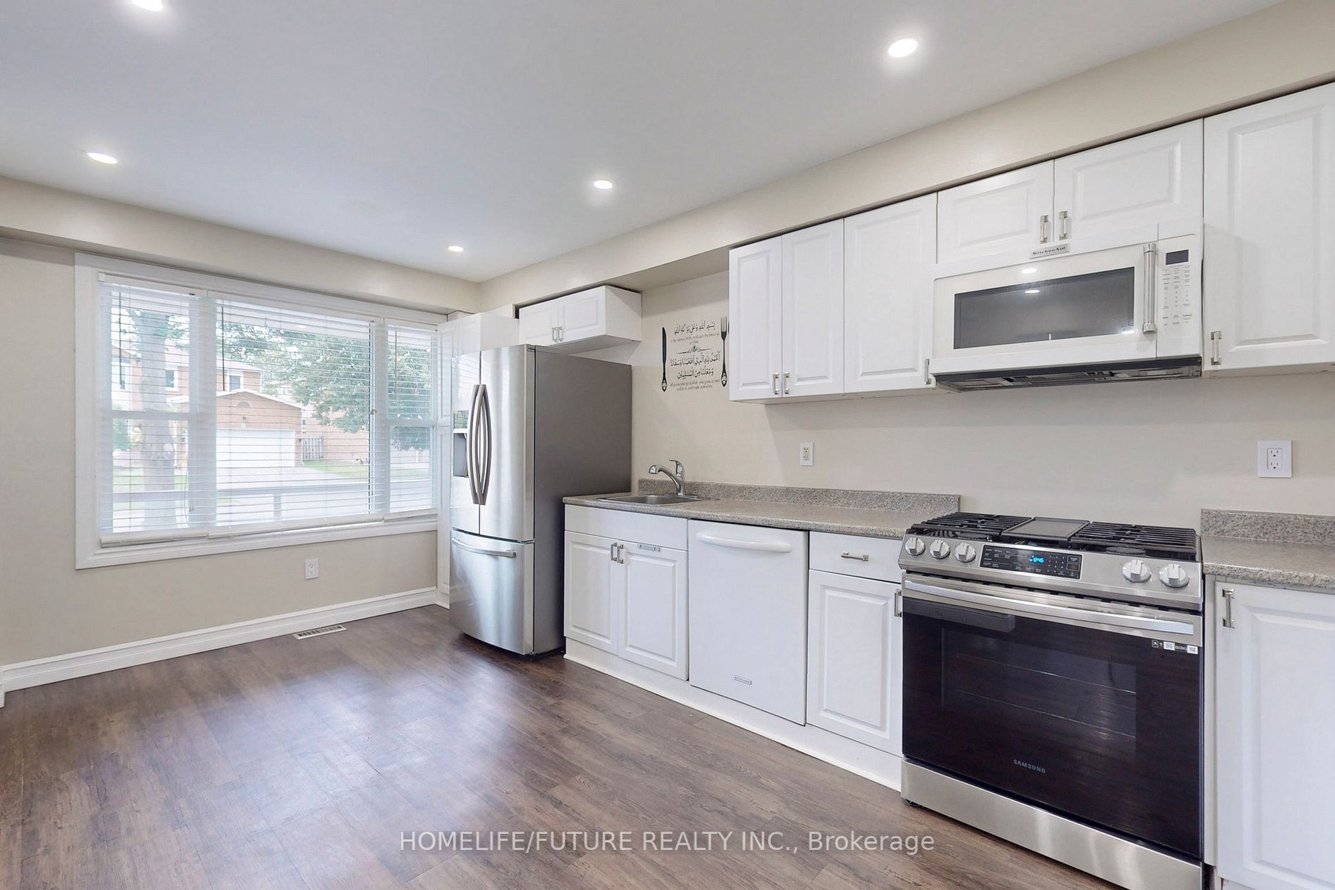 63 Stanford Cres
