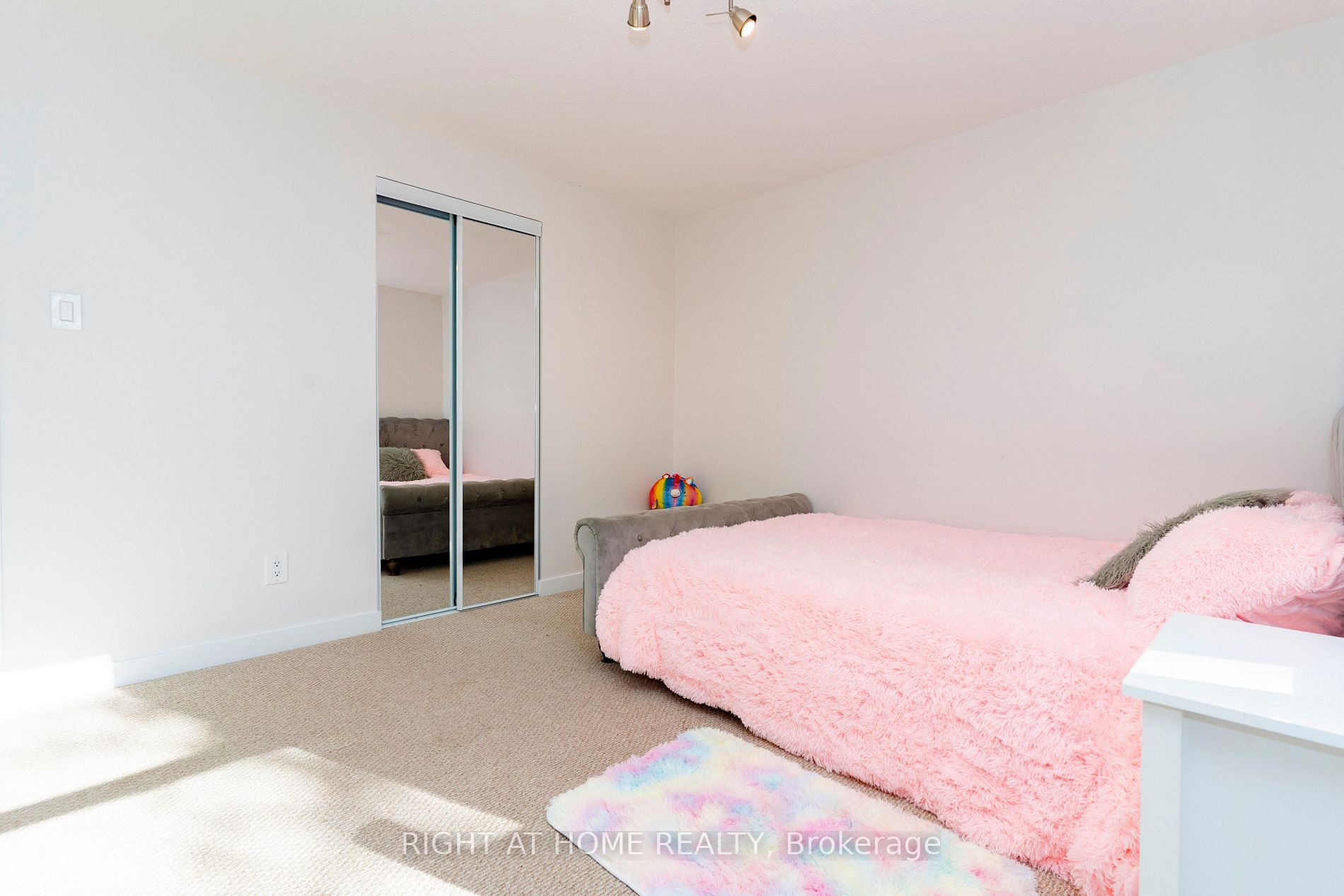 432 Prince Of Wales Dr