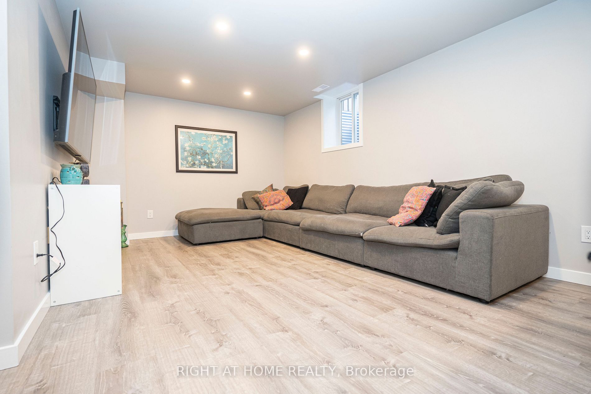432 Prince Of Wales Dr