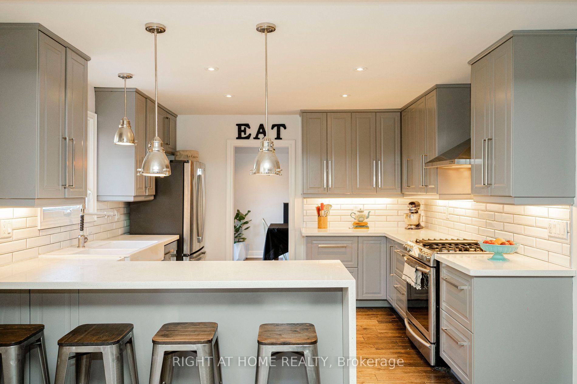 432 Prince Of Wales Dr