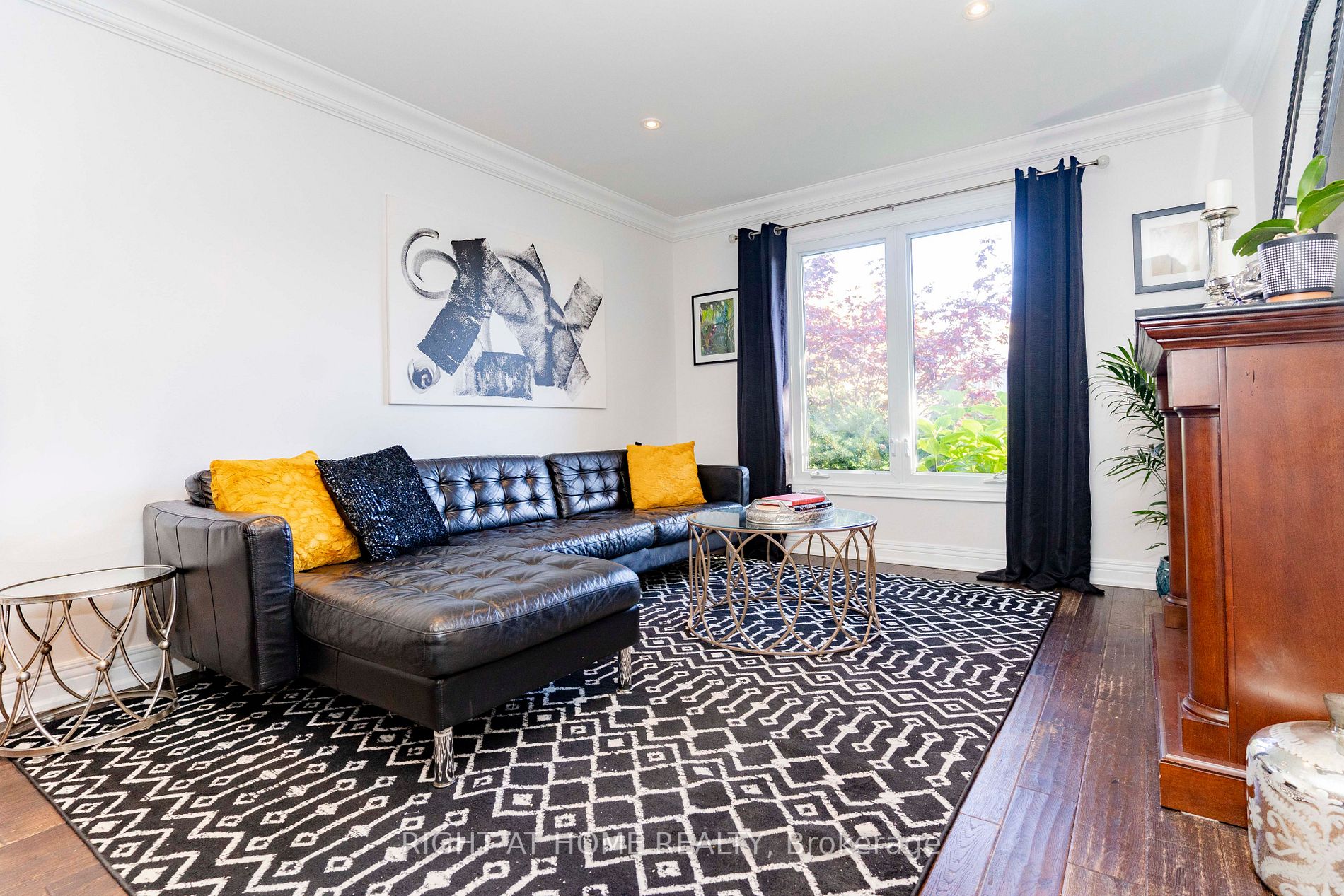 432 Prince Of Wales Dr