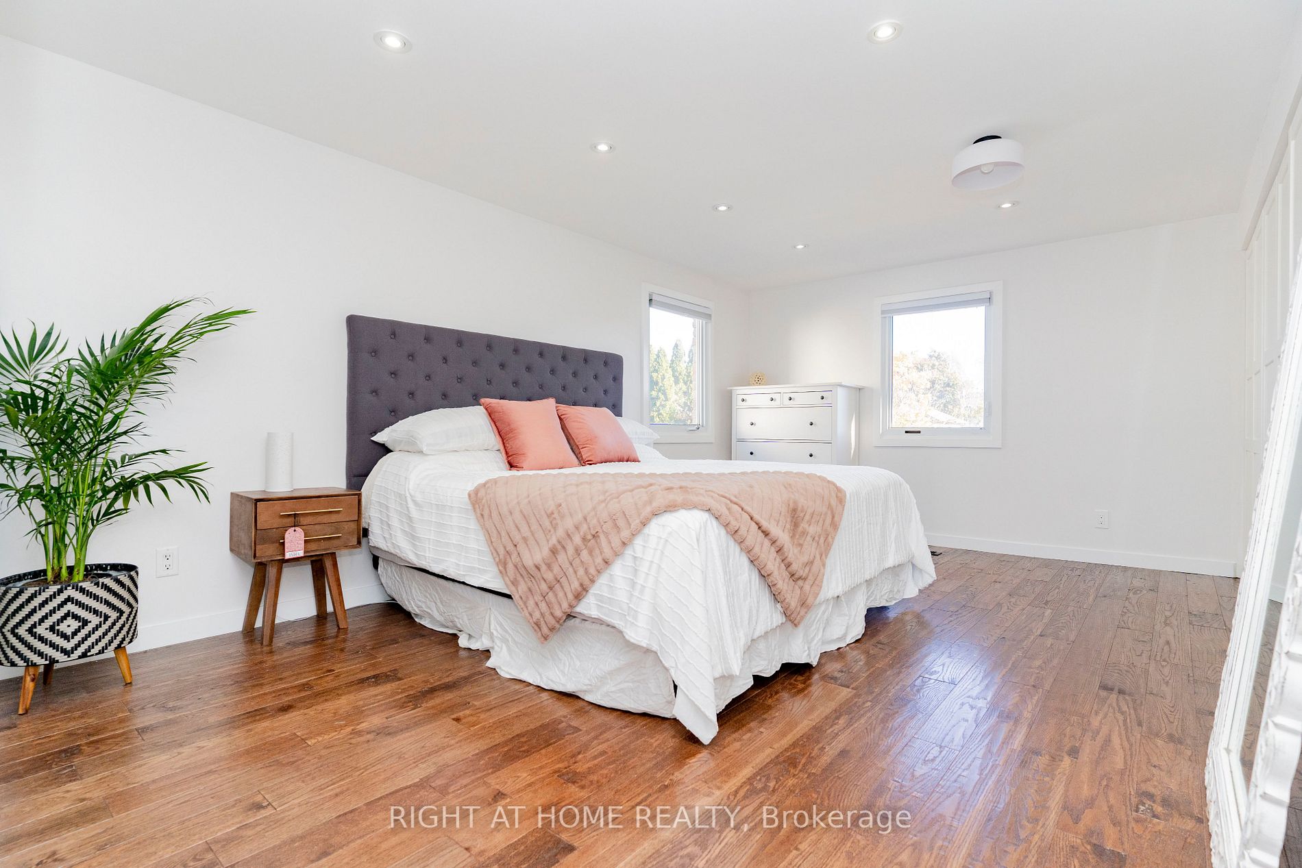 432 Prince Of Wales Dr