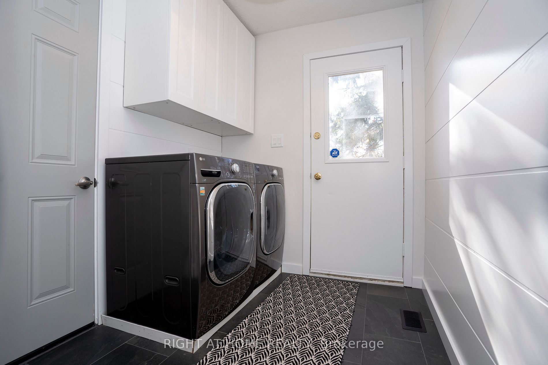 432 Prince Of Wales Dr