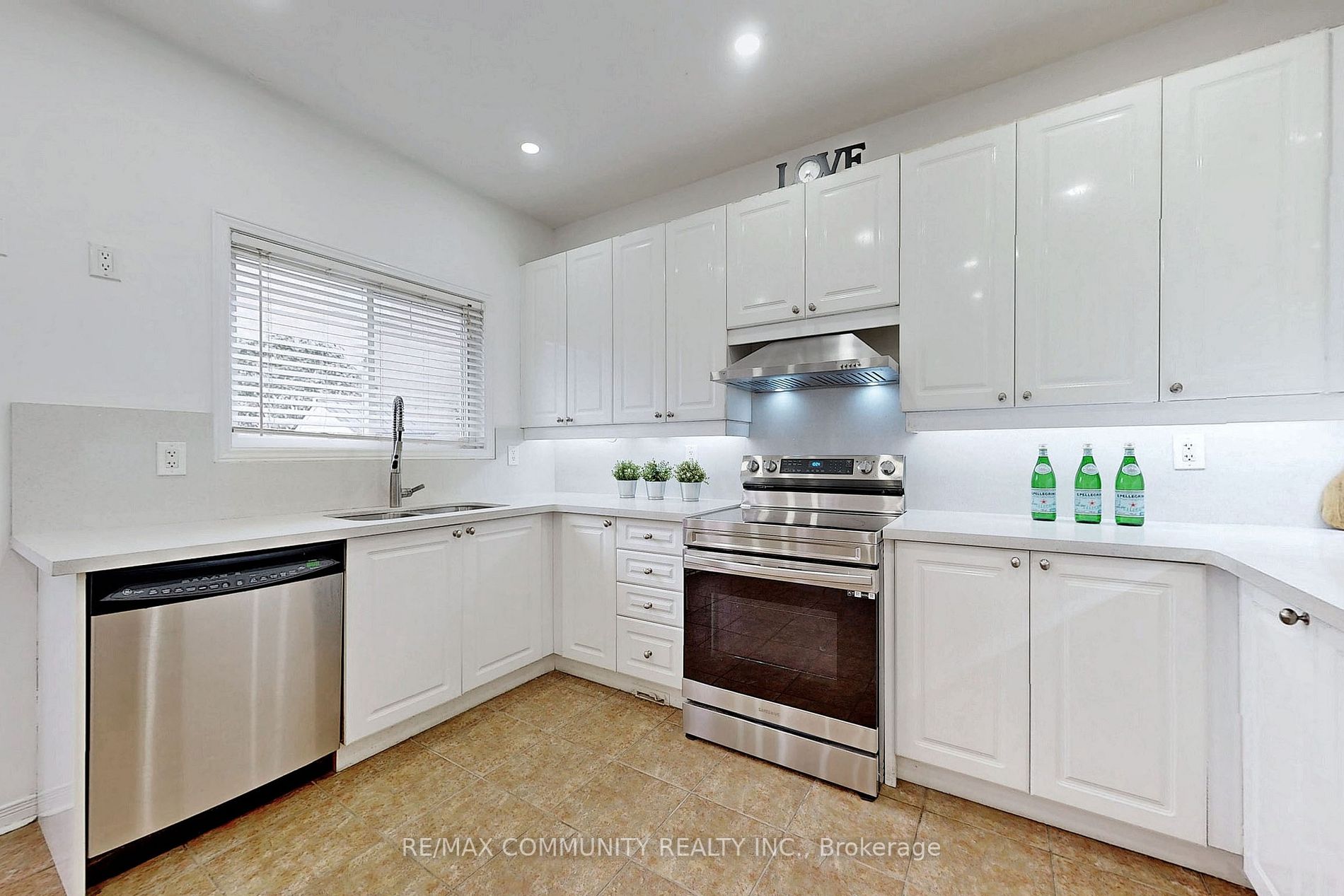 27 Sivyer Crescent