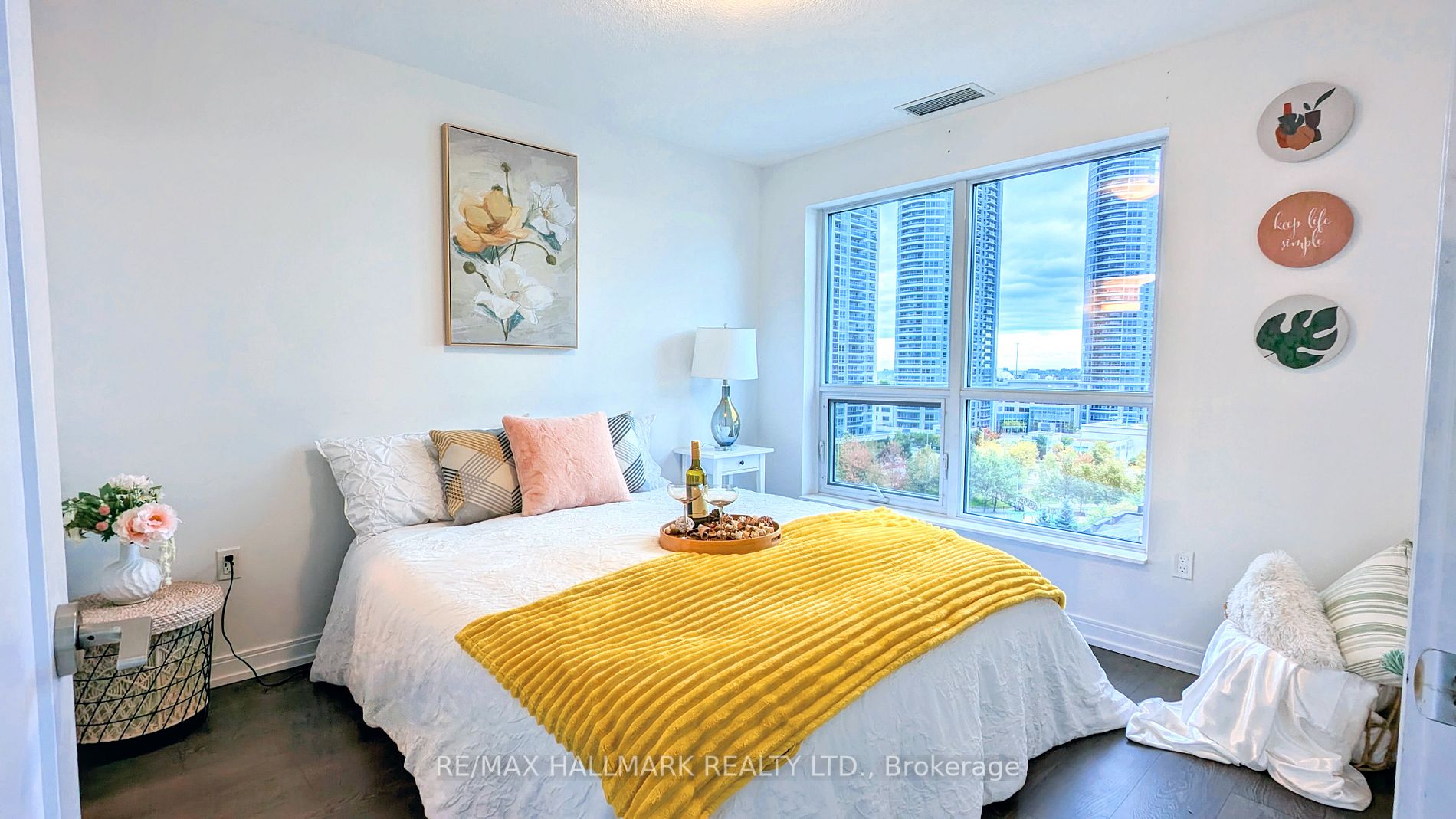 275 Village Green Sq, #825