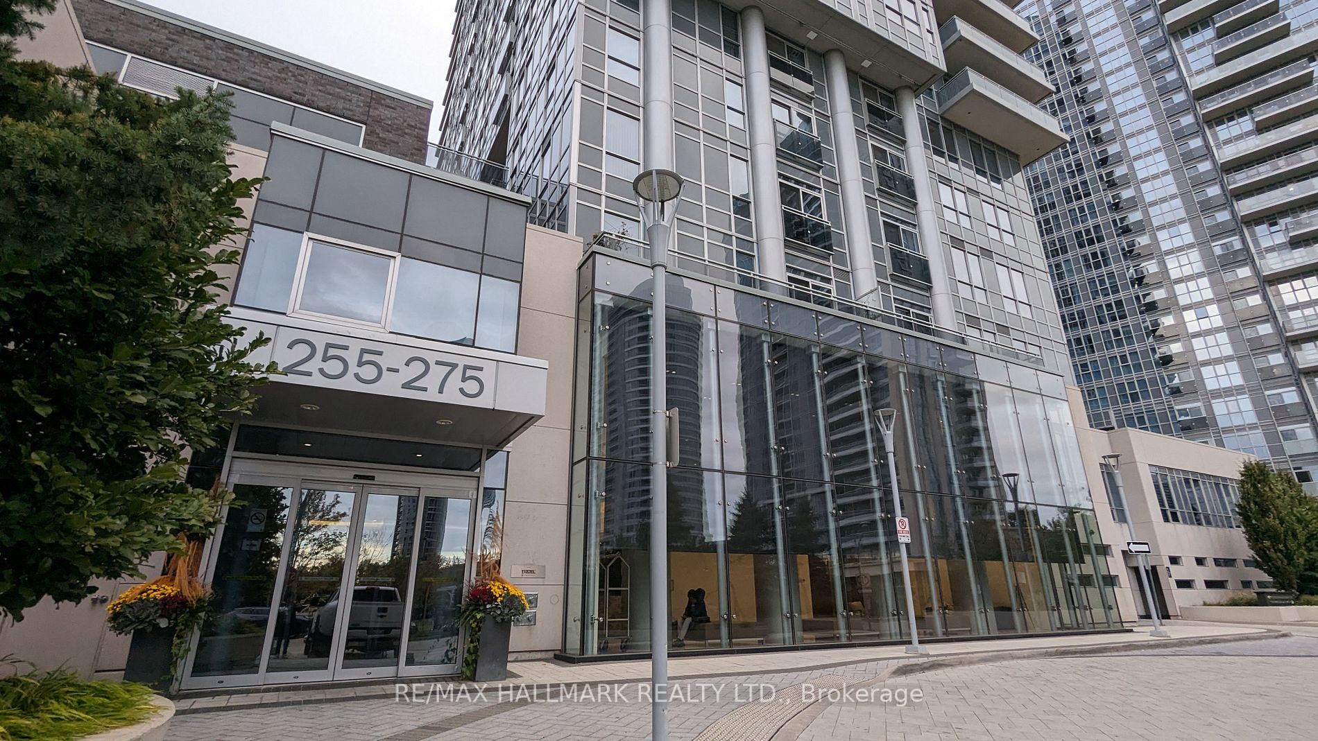 275 Village Green Sq, #825