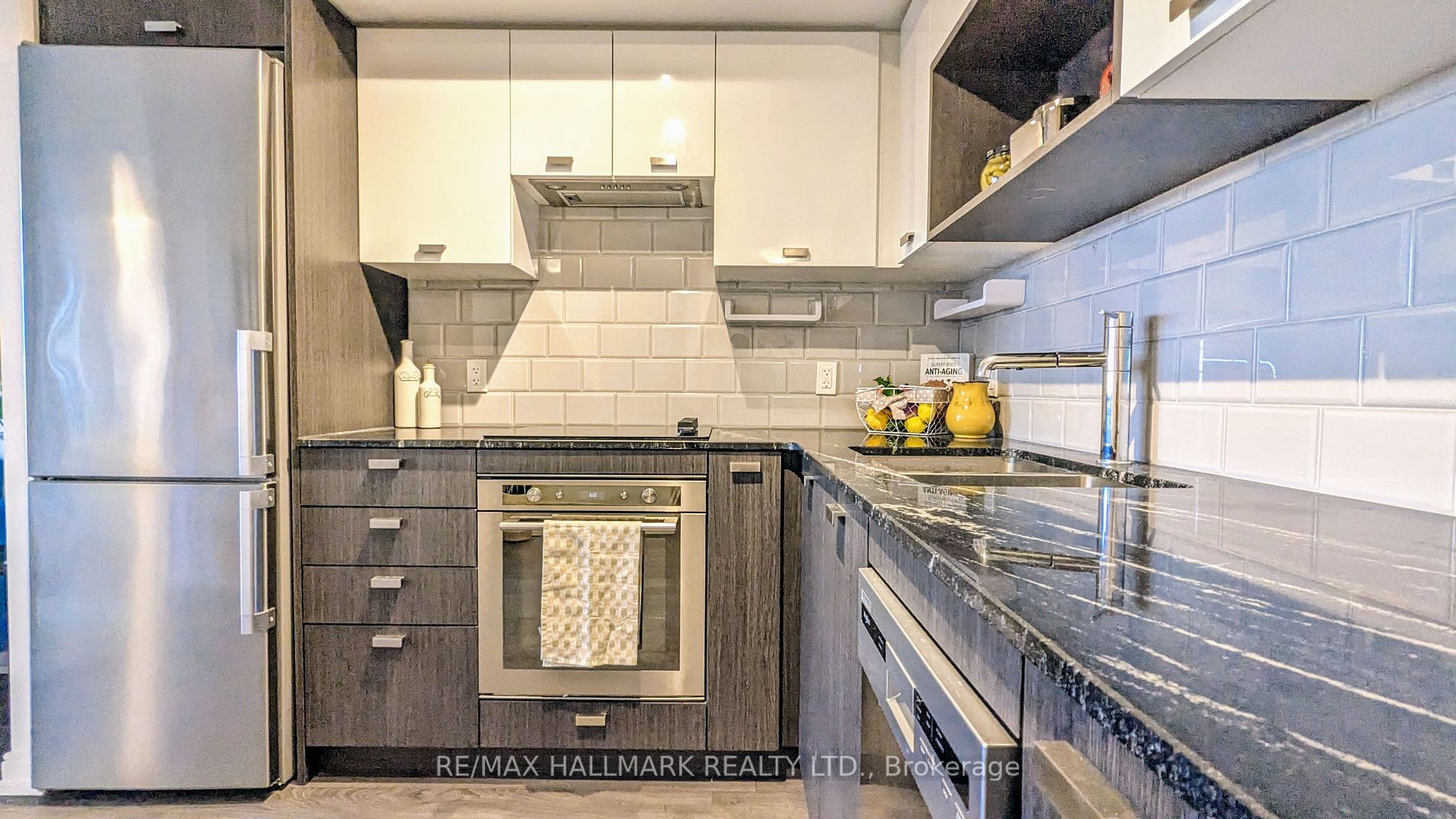 275 Village Green Sq, #825