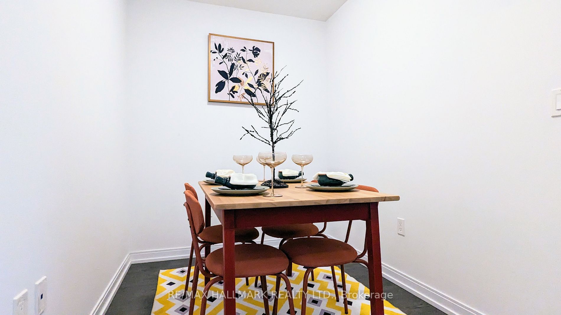 275 Village Green Sq, #825