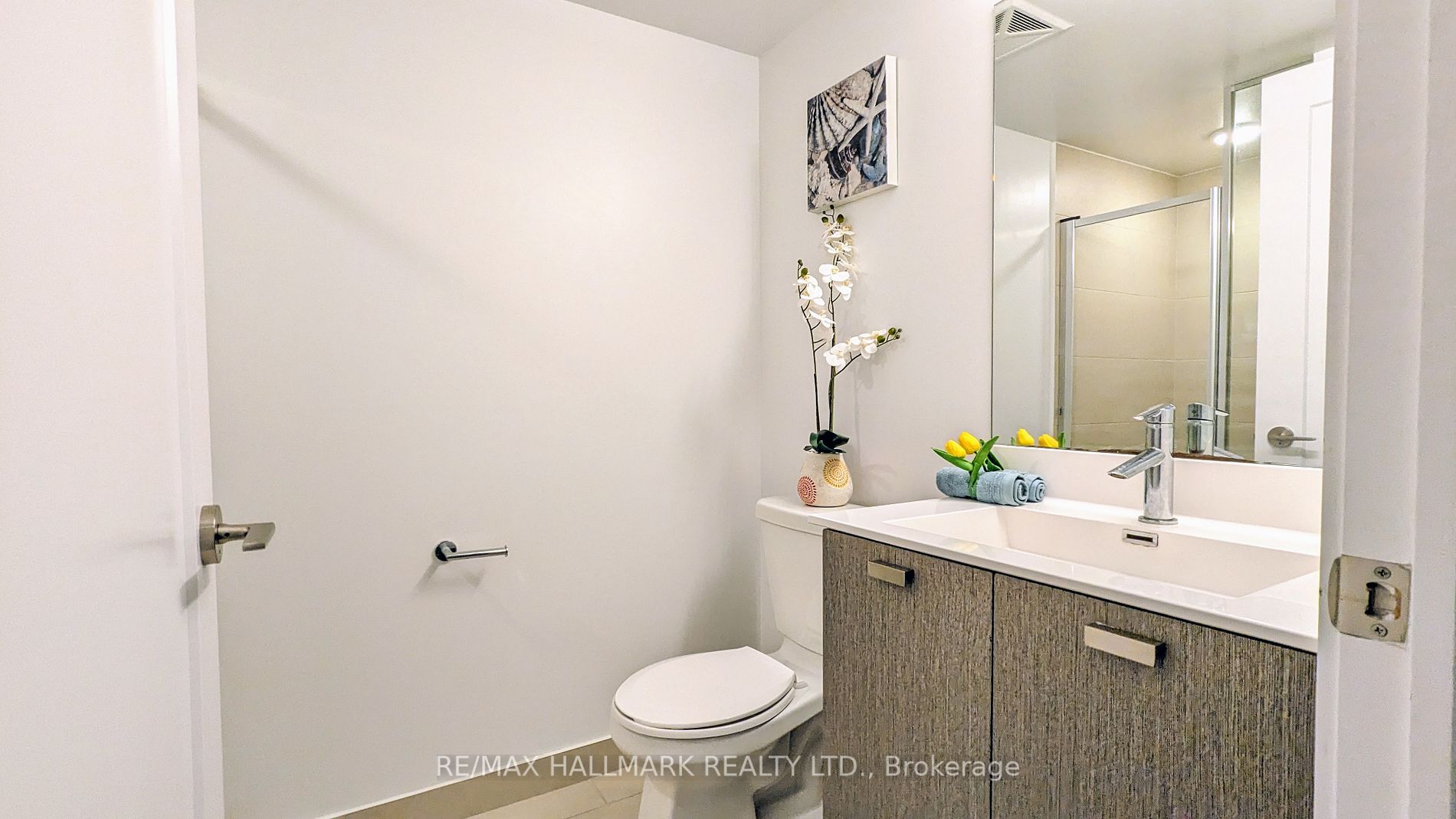 275 Village Green Sq, #825