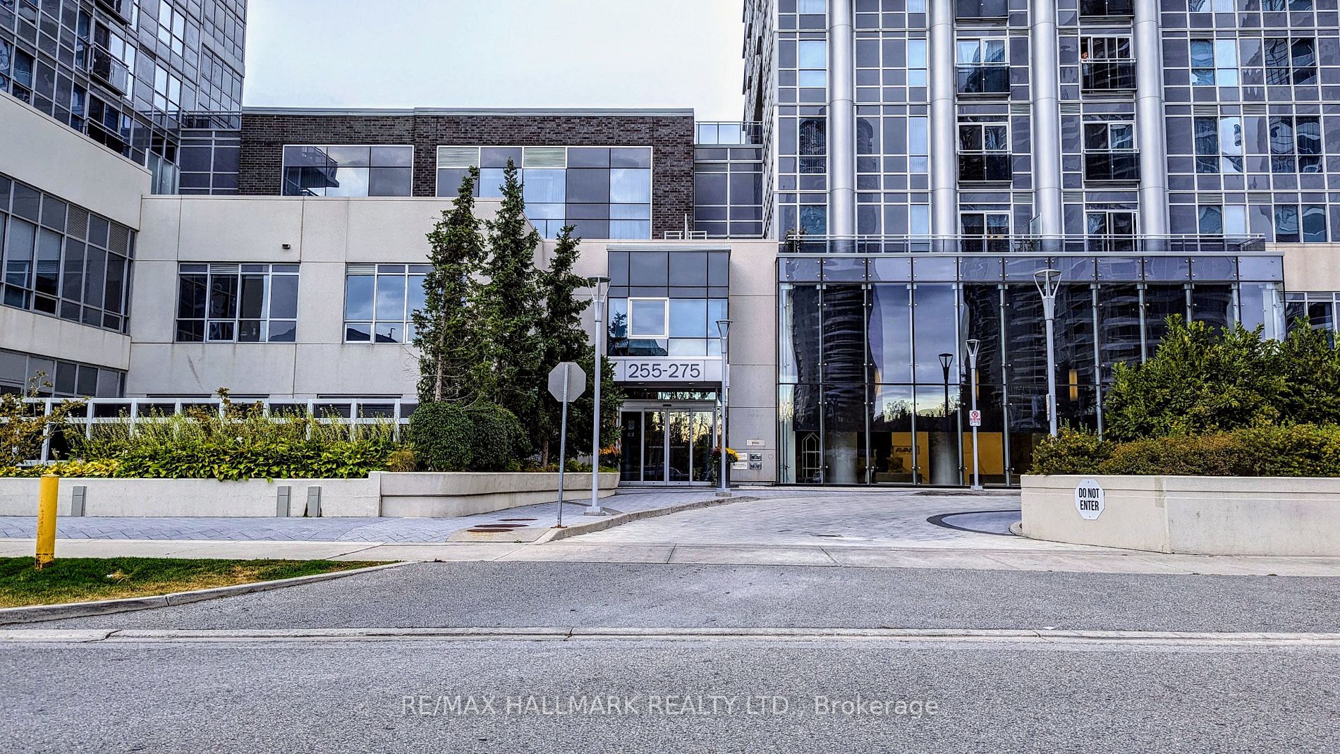 275 Village Green Sq, #825