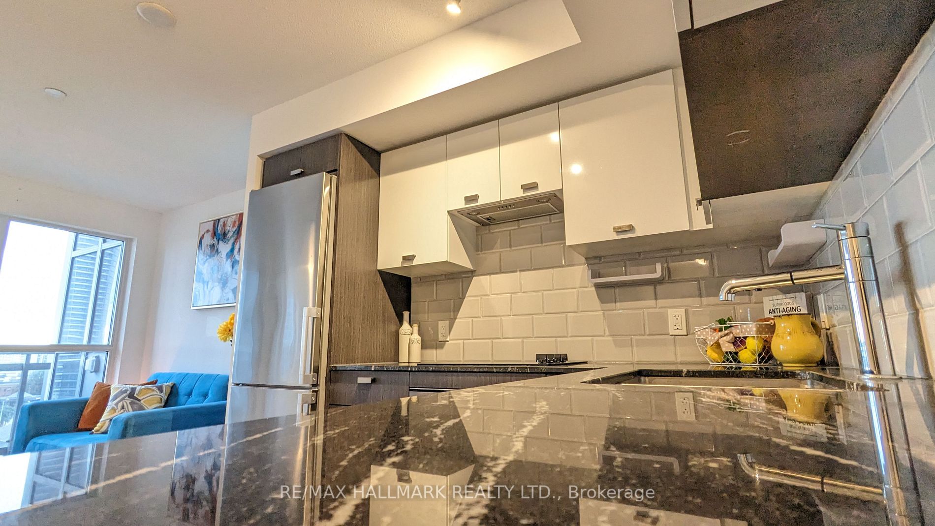275 Village Green Sq, #825