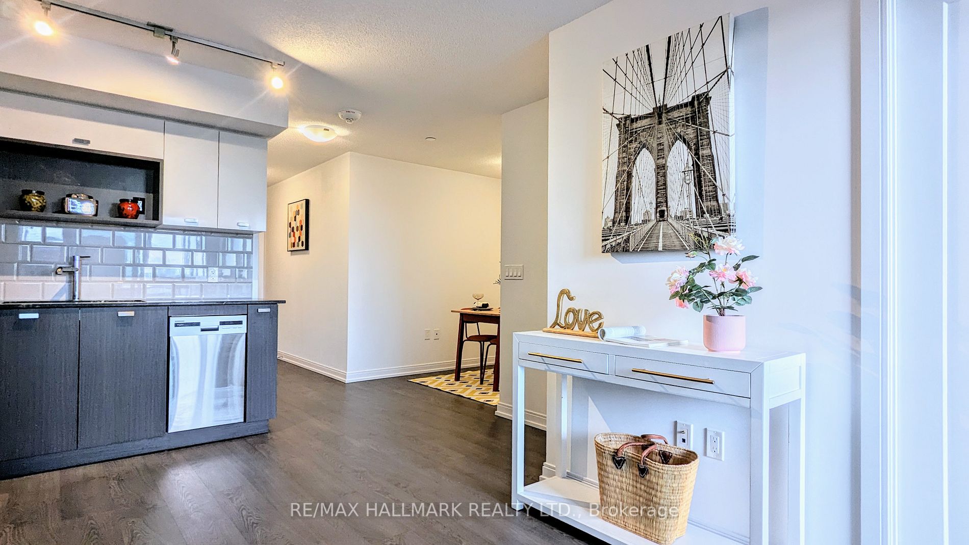 275 Village Green Sq, #825