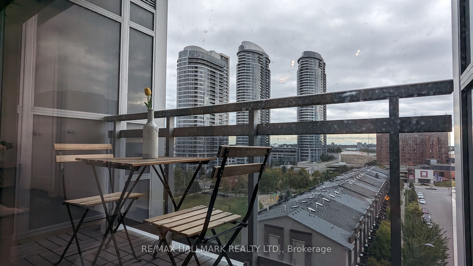 275 Village Green Sq, #825