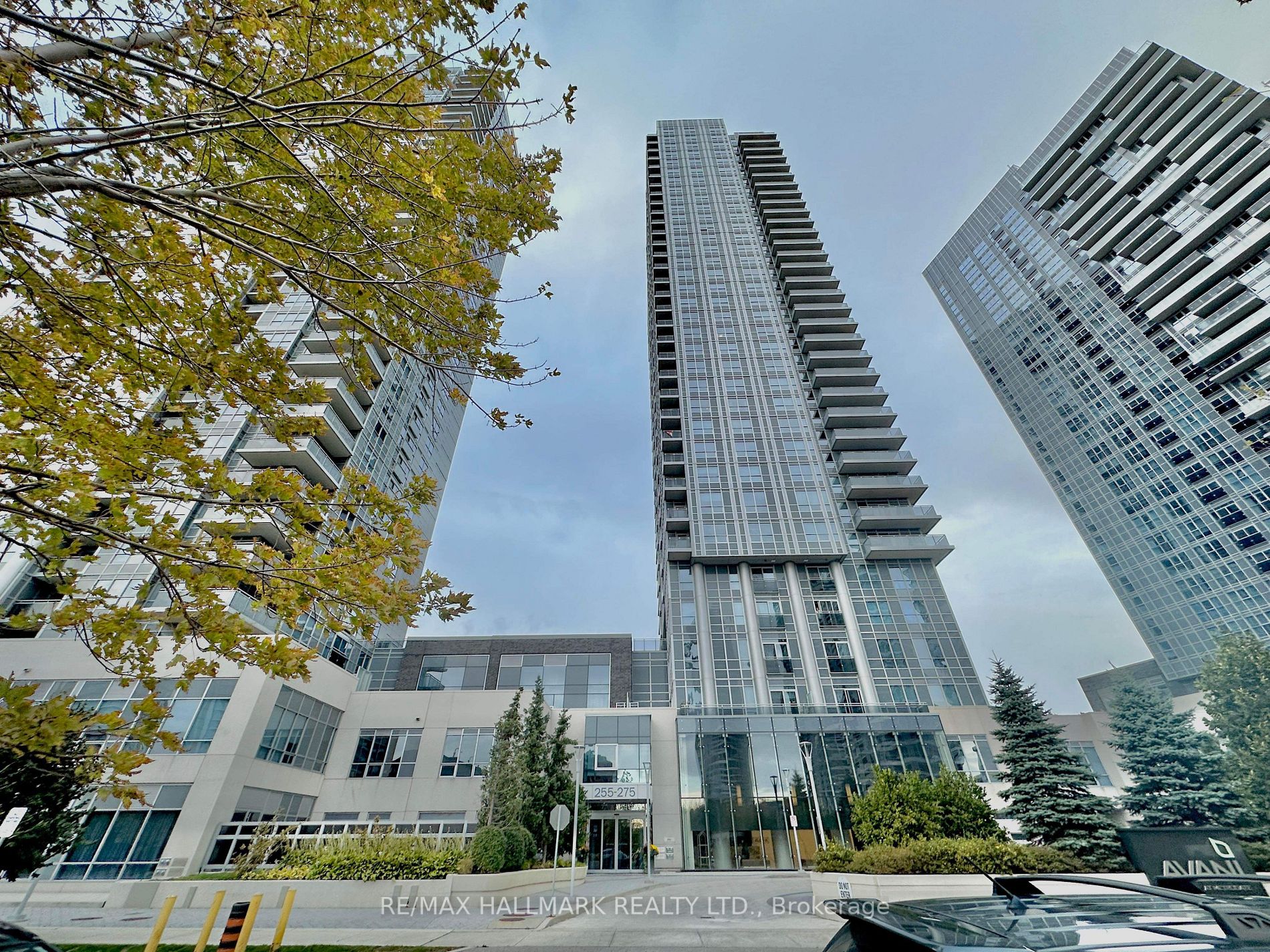 275 Village Green Sq, #825
